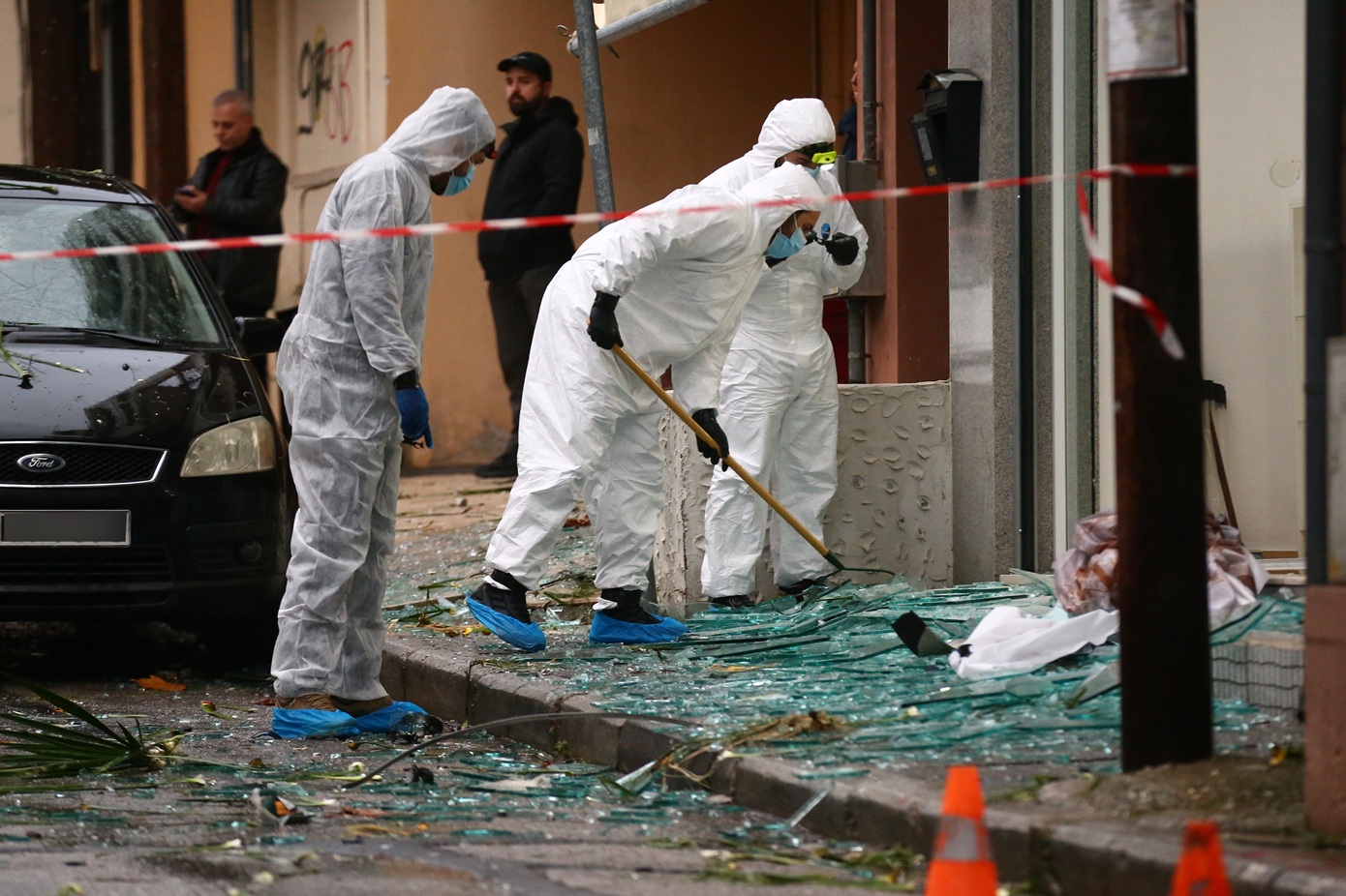 Τι ερευνούν οι αρχές για την έκρηξη σε υποκατάστημα τράπεζας στη Θεσσαλονίκη &#8211; Ομοιότητες με το θανατηφόρο συμβάν του περασμένου Μαΐου