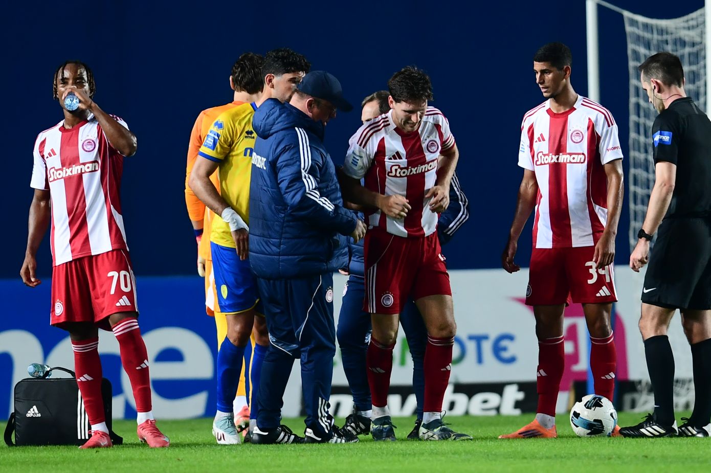 Αγωνία στον Ολυμπιακό για τον τραυματισμό του Ρέτσου