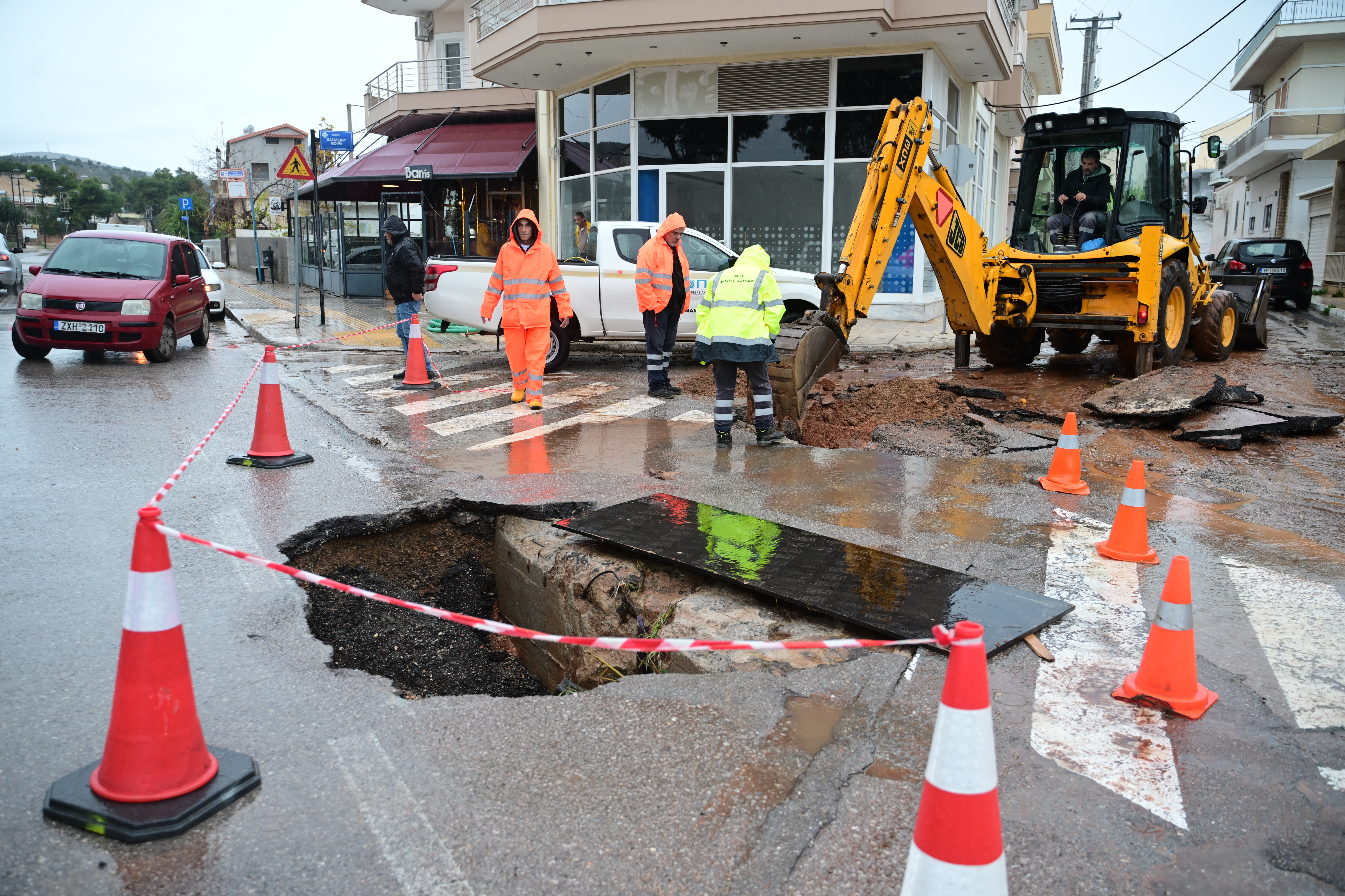 Γιατί επαναλήφθηκαν οι πλημμύρες στη Μάνδρα &#8211; Τι λέει ο Ευθύμης Λέκκας για τους τρεις παράγοντες που εντείνουν τον κίνδυνο