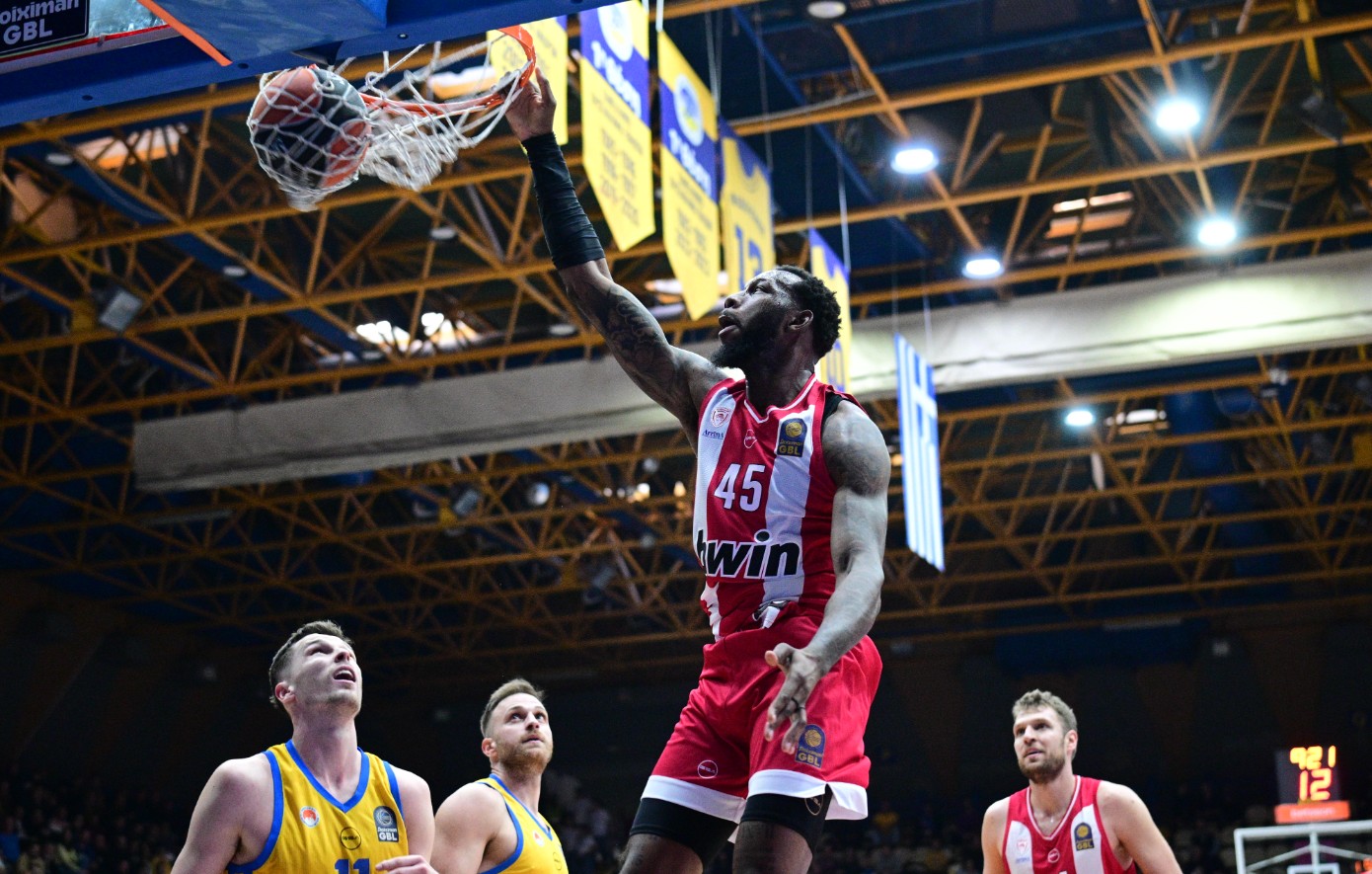 Περιστέρι &#8211; Ολυμπιακός 62-105: Οργισμένη αντίδραση μετά την ήττα στη Euroleague