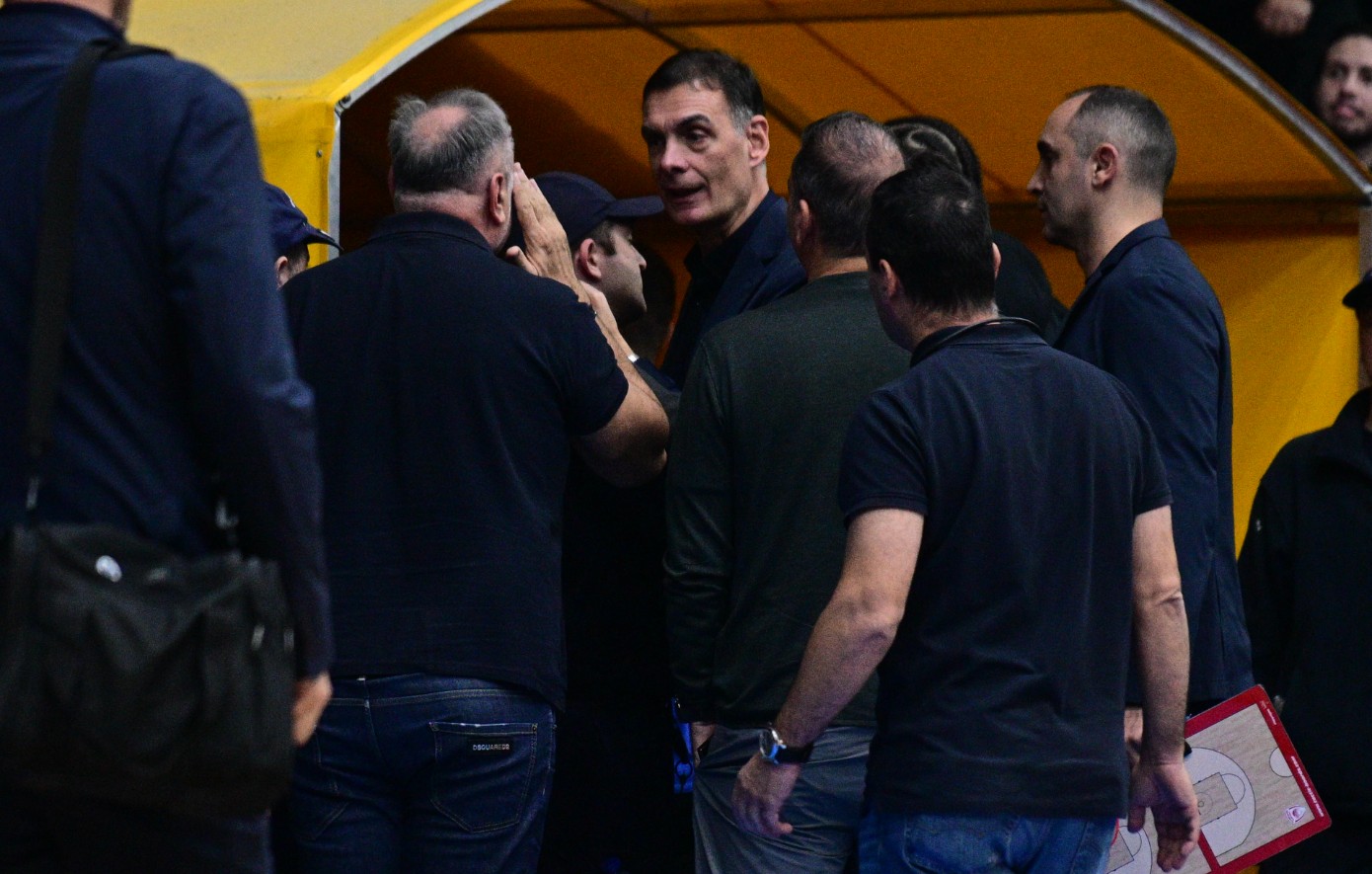 Περιστέρι &#8211; Ολυμπιακός: Φραστικό επεισόδιο του Μπαρτζώκα με οπαδούς