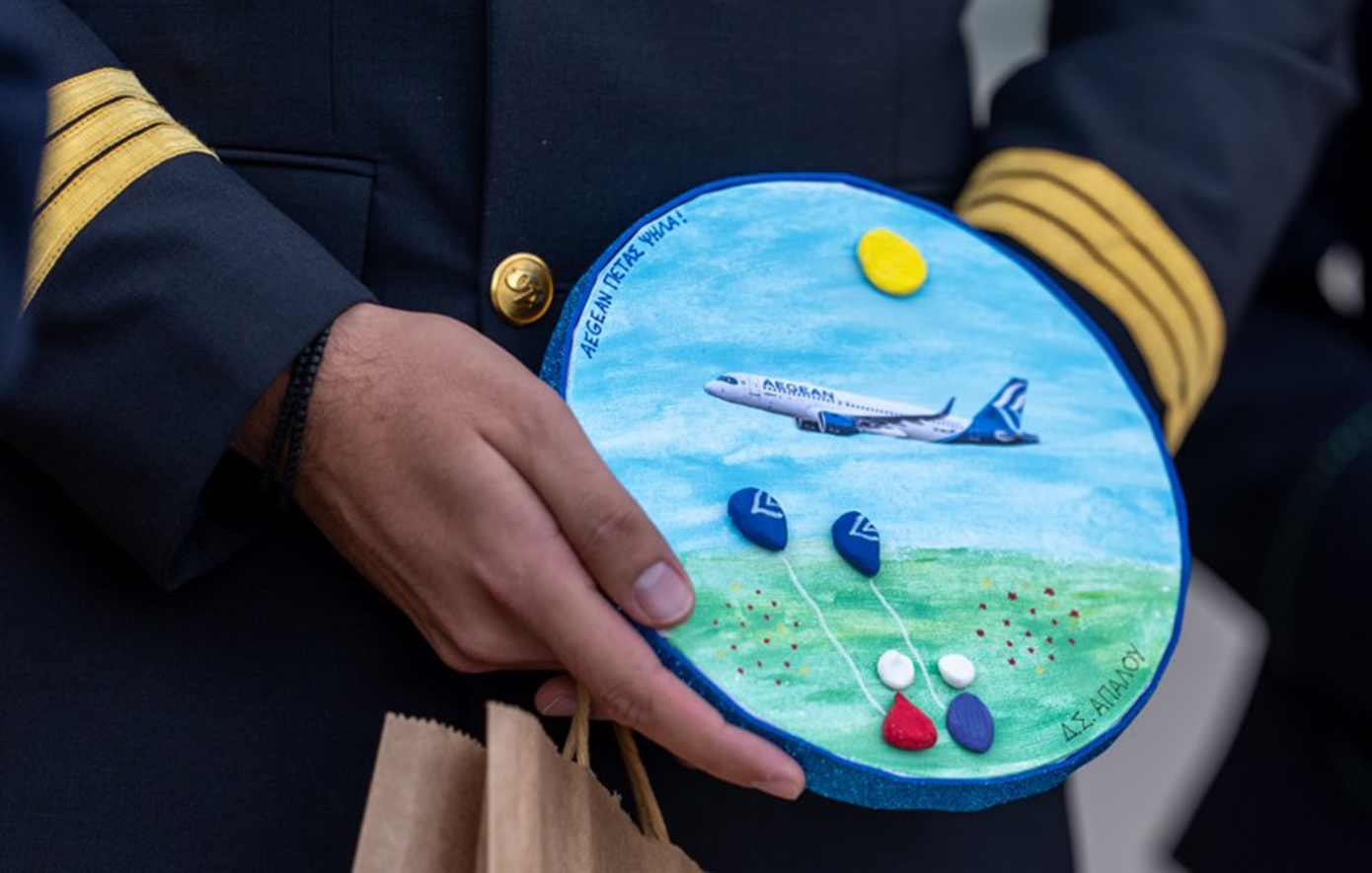 «AEGEAN Santa Crew» Εθελοντές-εργαζόμενοι της AEGEAN έστειλαν μήνυμα προσφοράς και αλληλεγγύης και τα φετινά Χριστούγεννα «AEGEAN Santa Crew» Εθελοντές-εργαζόμενοι της AEGEAN έστειλαν μήνυμα προσφοράς και αλληλεγγύης και τα φετινά Χριστούγεννα