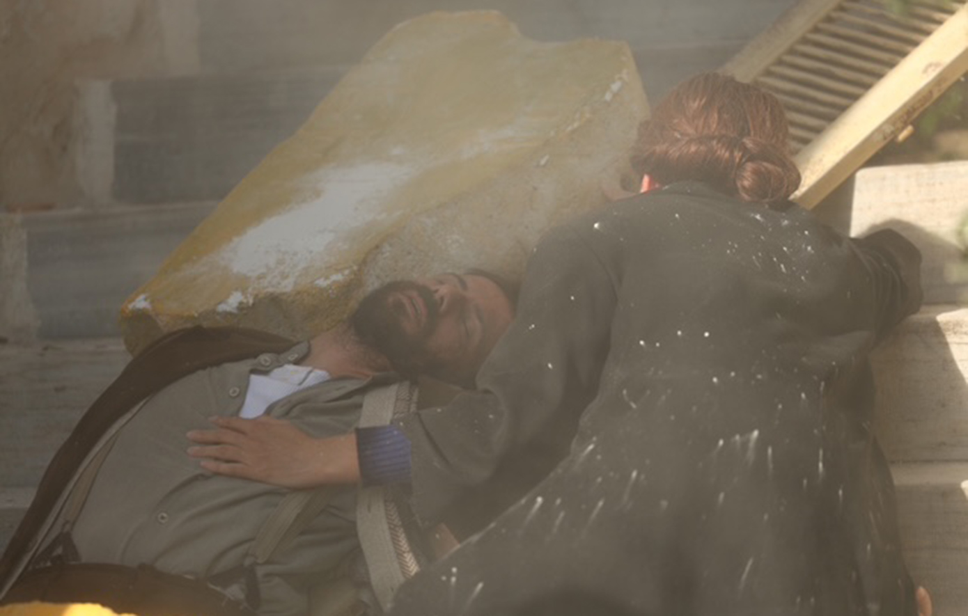 Με έναν συγκλονιστικό τρόπο έκλεισε χθες βράδυ το τελευταίο επεισόδιο του 2025.Ένας φοβερός σεισμός χτύπησε τη Στέρνα, κατέστρεψε τα πάντα και σκόρπισε το θάνατο.