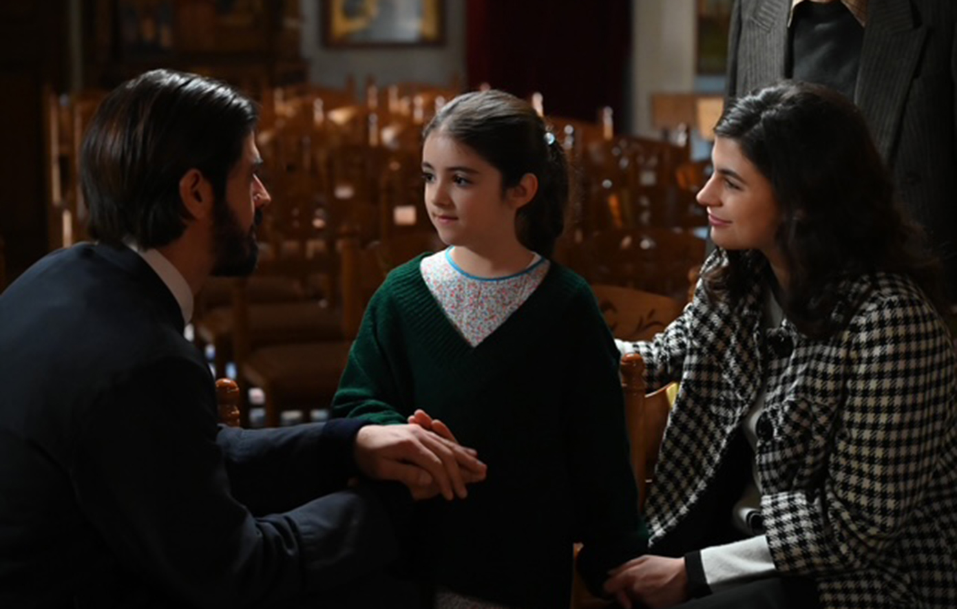 Με έναν συγκλονιστικό τρόπο έκλεισε χθες βράδυ το τελευταίο επεισόδιο του 2025. Ένας φοβερός σεισμός χτύπησε τη Στέρνα, κατέστρεψε τα πάντα και σκόρπισε το θάνατο.