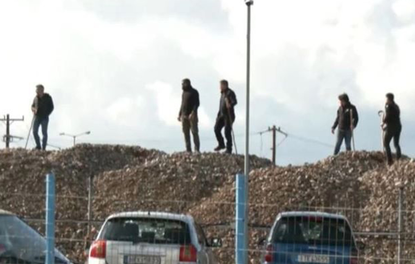 Σύμφωνα με πληροφορίες από την ΕΛΑΣ Όλοι αυτοί στο αεροδρόμιο Κρήτης ταυτοποιήθηκαν και πάνε για εγκληματική οργάνωση. Όσοι έσπασαν περίφραξη αεροδρομίου και περιπολικά έχουν ταυτοποιηθεί