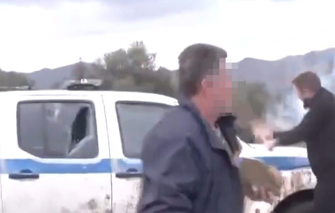 Σύμφωνα με πληροφορίες από την ΕΛΑΣ Όλοι αυτοί στο αεροδρόμιο Κρήτης ταυτοποιήθηκαν και πάνε για εγκληματική οργάνωση. Όσοι έσπασαν περίφραξη αεροδρομίου και περιπολικά έχουν ταυτοποιηθεί