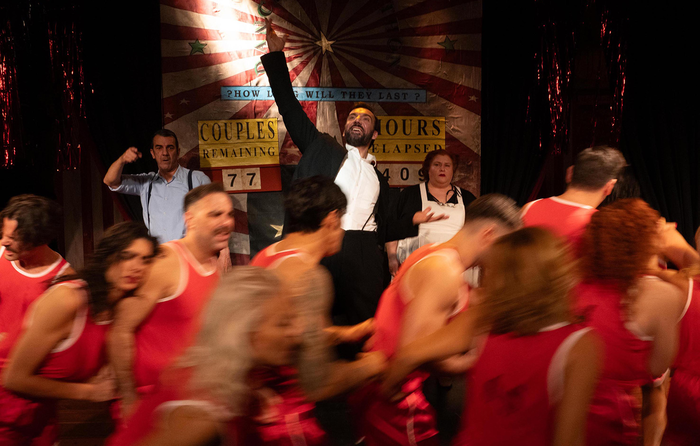 «Σκοτώνουν τα αλόγα όταν γεράσουν»: Η ακατάλληλη νουβέλα που είναι βασισμένη σε αληθινά γεγονότα