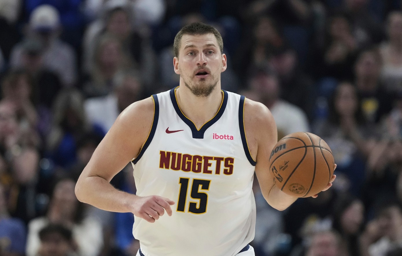 Αγωνία για Γιόκιτς στο Ντένβερ: Τραυματίστηκε ο Σέρβος σέντερ