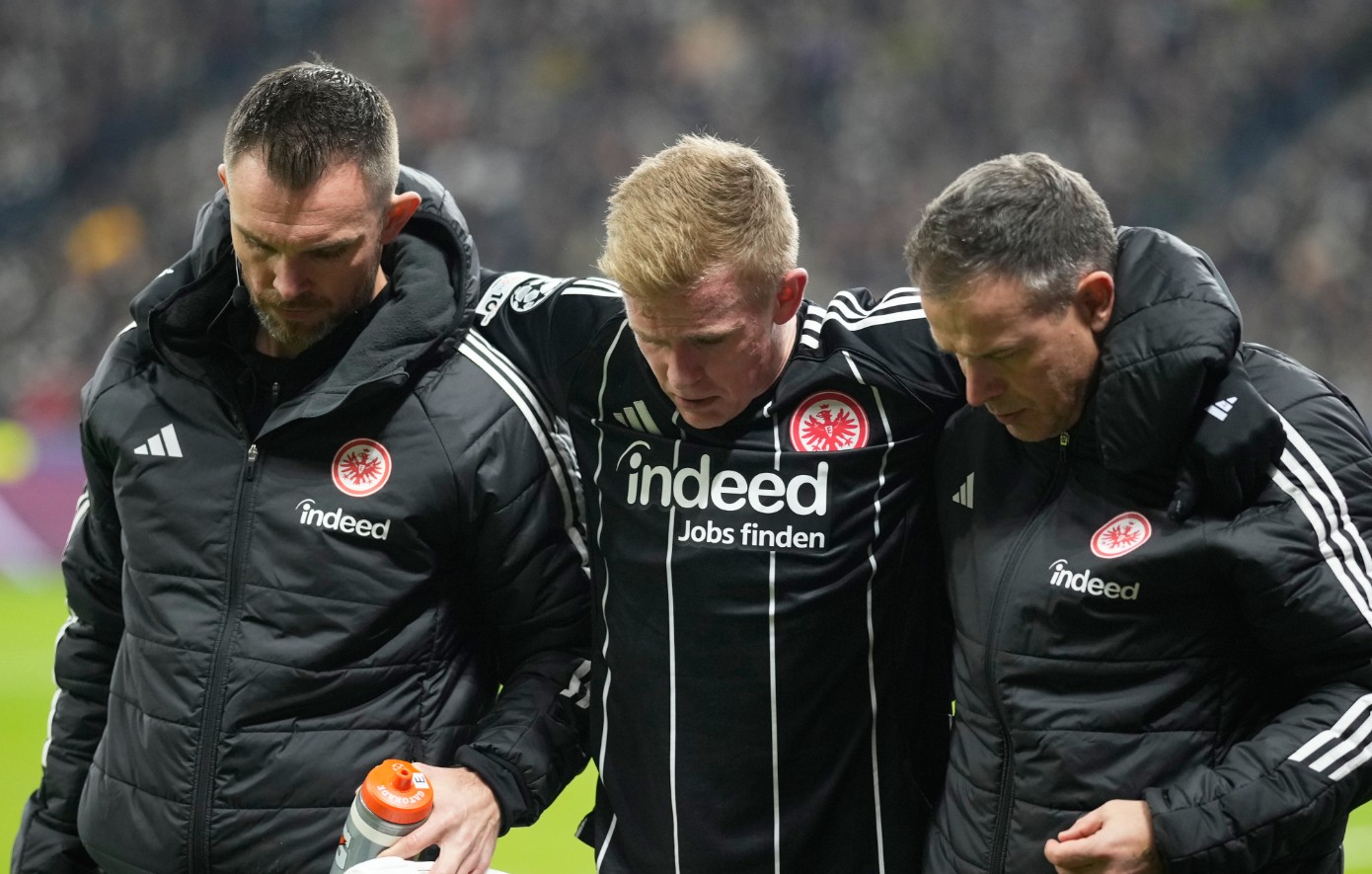 Ένταση στην Άιντραχτ Φρανκφούρτης: Απολύθηκε ο γιατρός επειδή εξέτασε παίκτη άλλης ομάδας