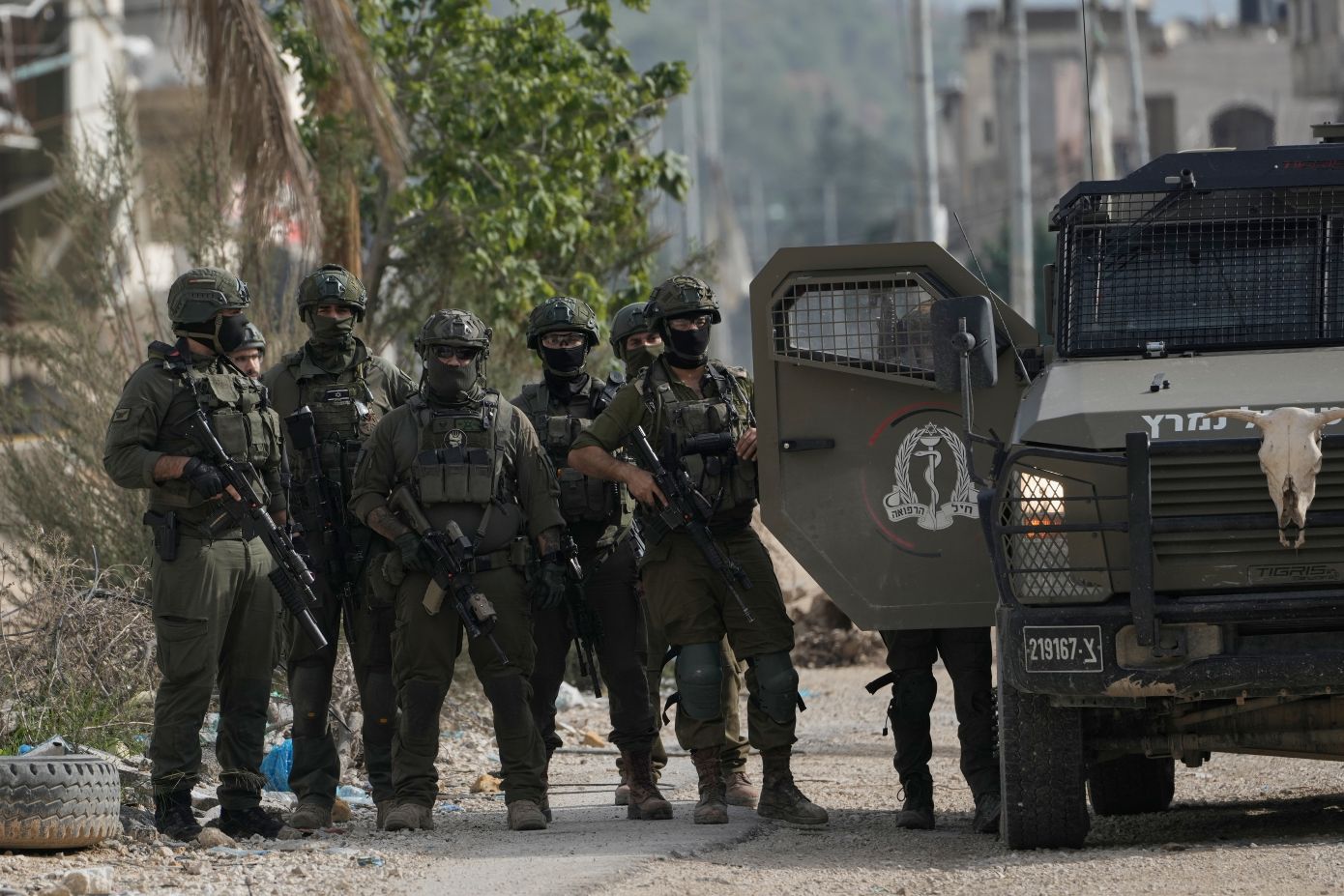 «Τρομοκράτης που πέταξε τούβλο» λέει ο στρατός του Ισραήλ για τον Παλαιστίνιο που εκτέλεσε στη Δυτική Όχθη &#8211; Νεκρός και ένας 22χρονος