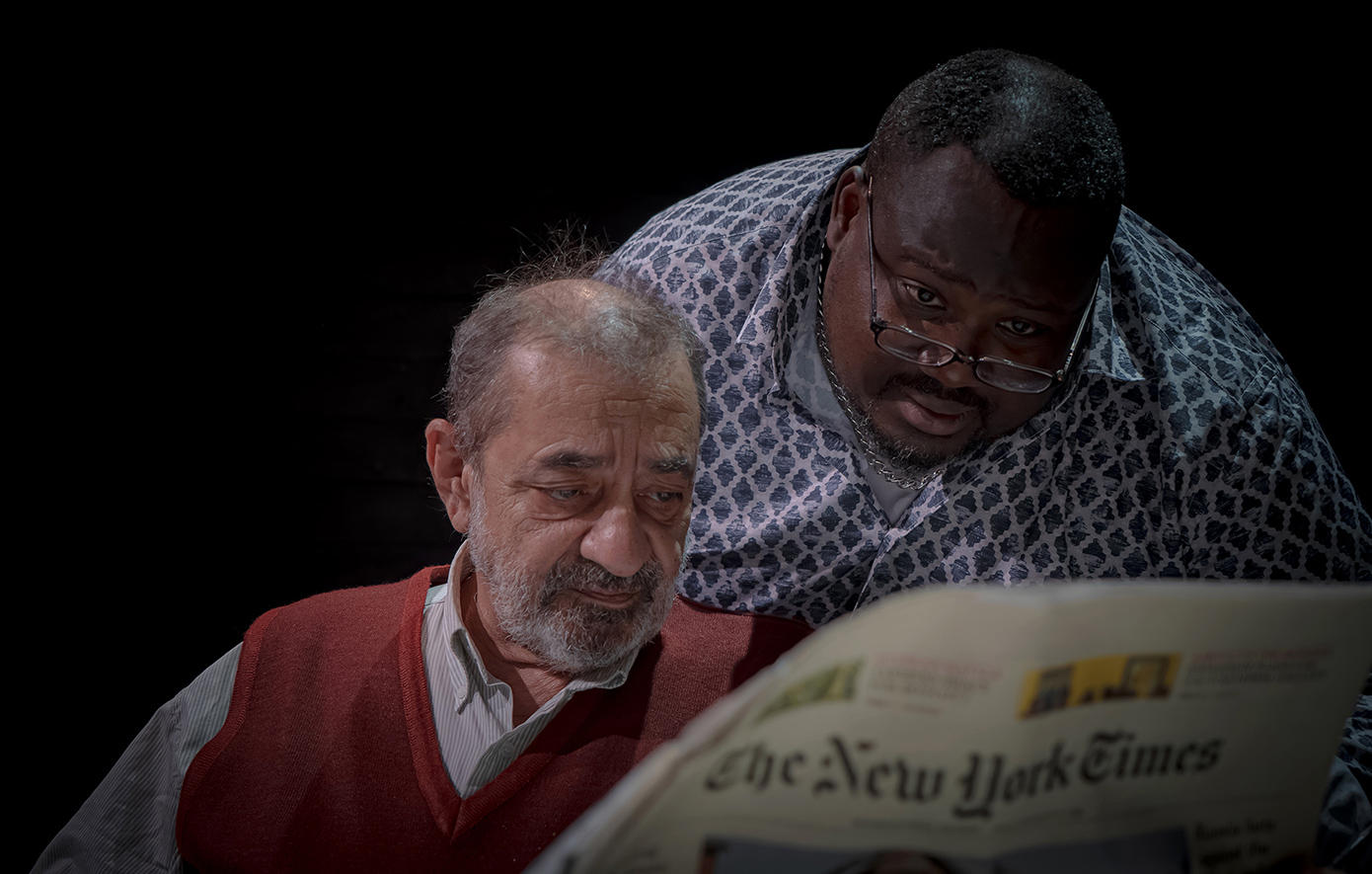 «Άσπρο Μαύρο»: Αντώνης Καφετζόπουλος και Ζερόμ Καλούτα μάς καλούν σε μια βραδιά για την αφροελληνική κοινότητα