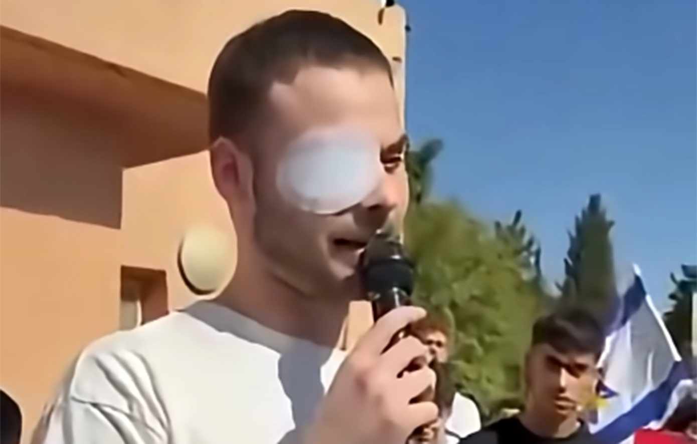 «Έτρωγα όπως τρώει ένας σκύλος, σου βάζουν αλυσίδες στα πόδια»: Ισραηλινός όμηρος περιγράφει τη φρίκη που έζησε στα χέρια της Χαμάς