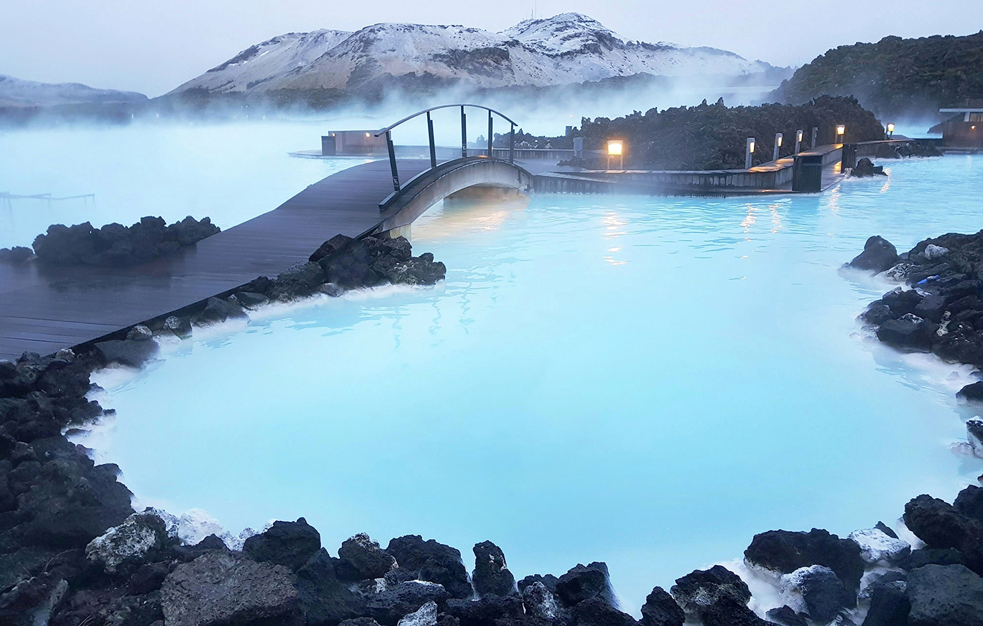 Στη Μπλε Λίμνη στην Ισλανδία ο επισκέπτης ζει την απόλυτη εμπειρία