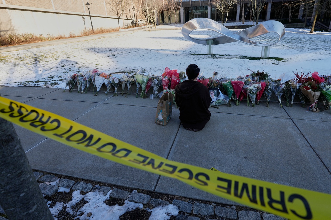 Οι αρχές αναζητούν και δεύτερο ύποπτο για την ένοπλη επίθεση στο Πανεπιστήμιο του Ρόουντ Άιλαντ 