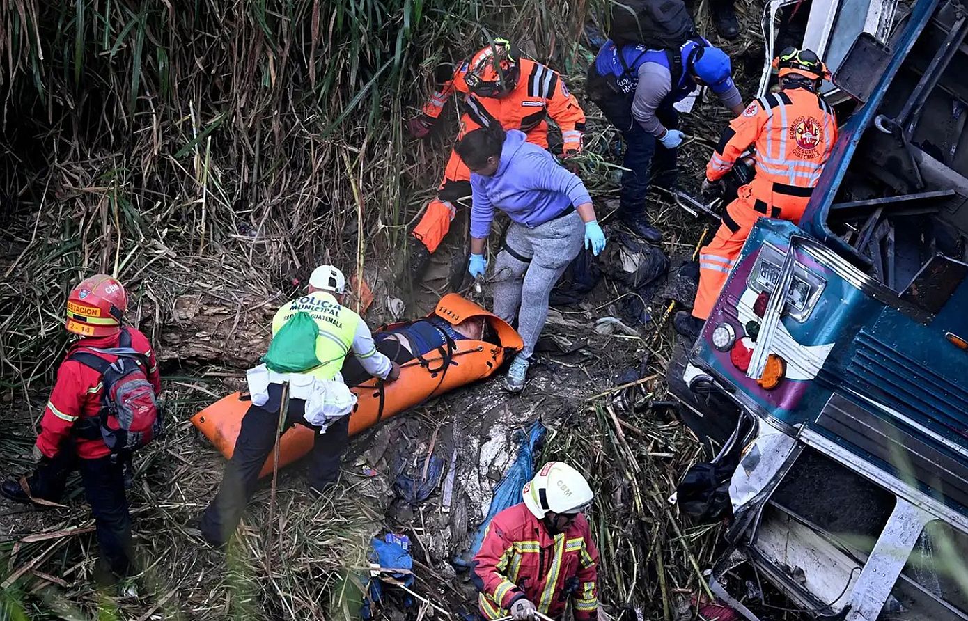 Τραγωδία στην Κολομβία: Σχολικό λεωφορείο έπεσε σε γκρεμό βάθους 80 μέτρων &#8211; Τουλάχιστον 10 μαθητές νεκροί, 20 τραυματίες