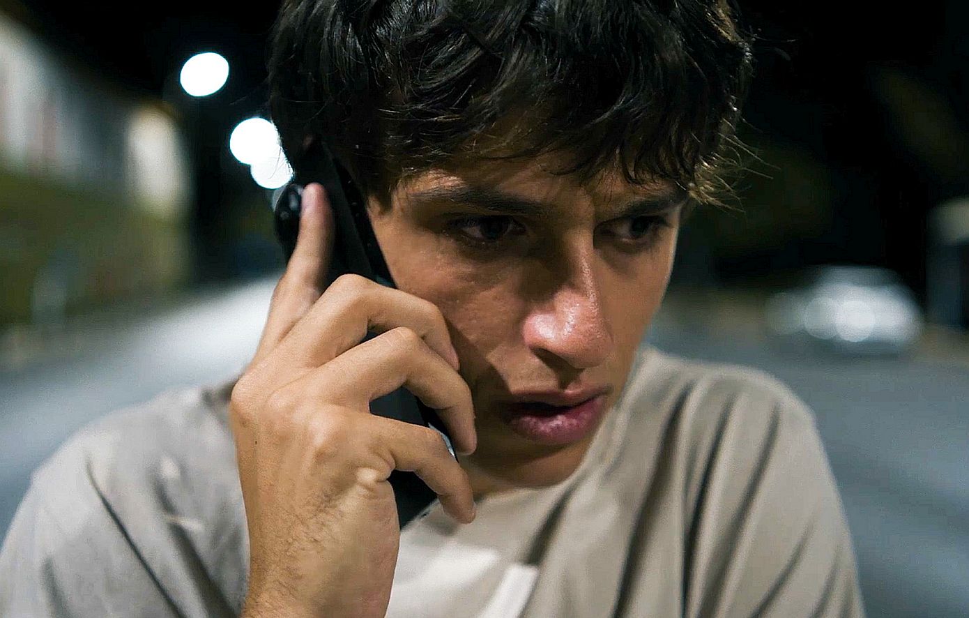 Ο Δικαστής: Ο Άλκης, παλεύοντας με τις ενοχές  εμφανίζεται στα δικαστήρια έτοιμος να παραδοθεί