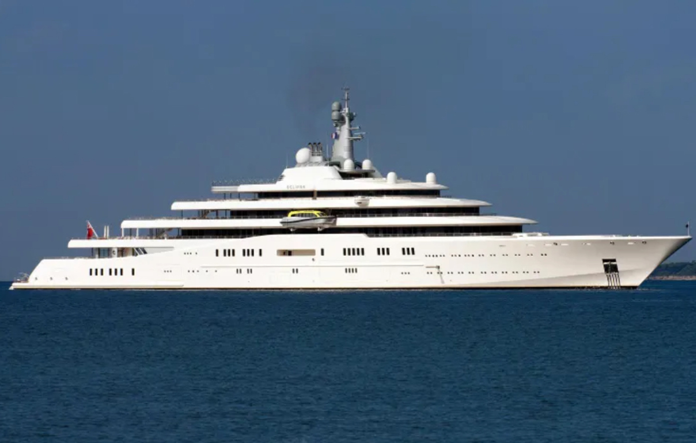 Το εμβληματικό κτίριο στο νούμερο 18 της Ρηγίλλης, το Σάββατο στο «Gorlomi», το ταξίδι της Χρυσάνθης Λαιμού στη Σέριφο και η πώληση του «Eclipse»