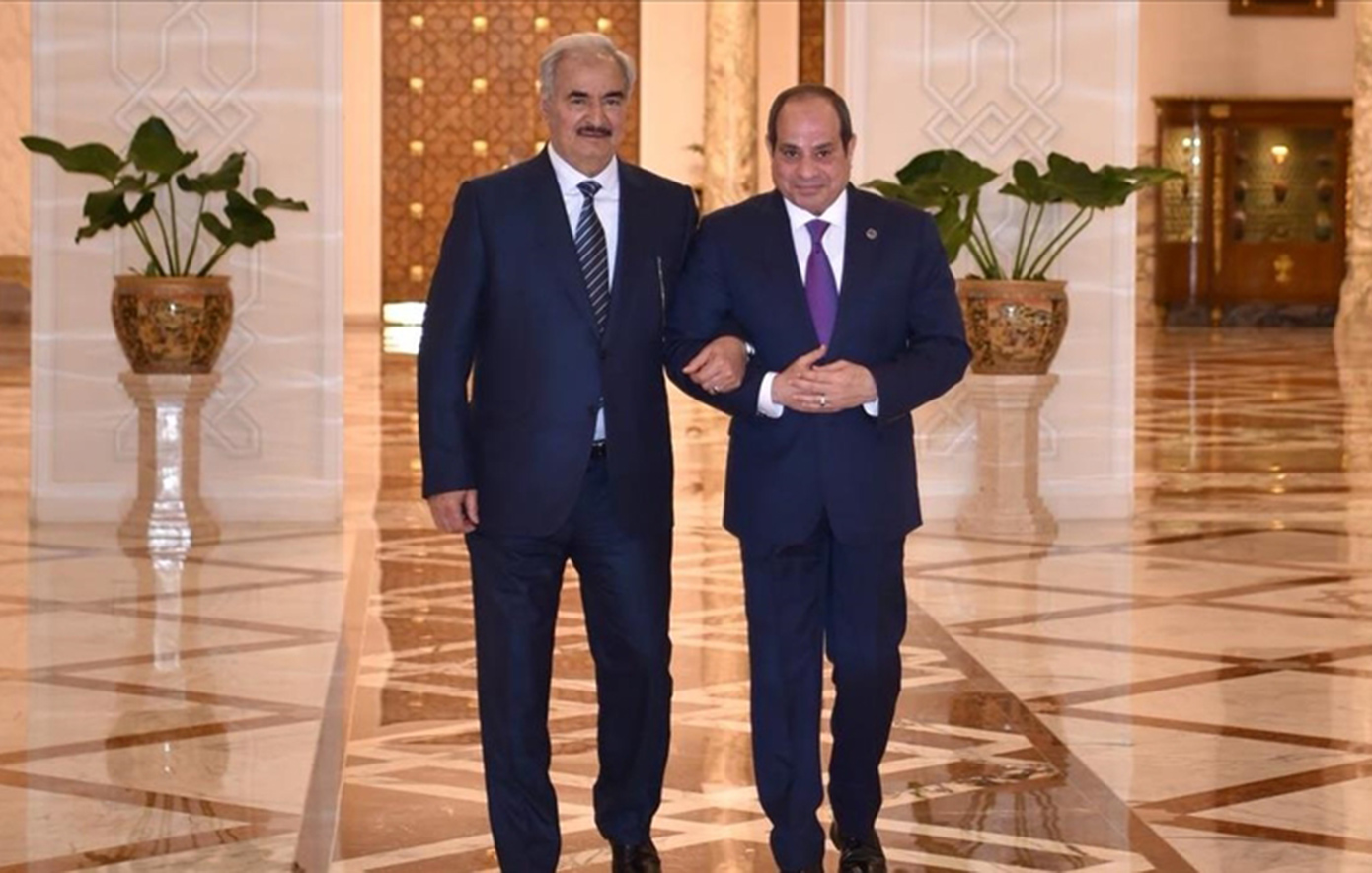 Συνάντηση Σίσι &#8211; Χαφτάρ στο Κάιρο: Στο τραπέζι η οριοθέτηση ΑΟΖ και η απομάκρυνση ξένων δυνάμεων από τη Λιβύη