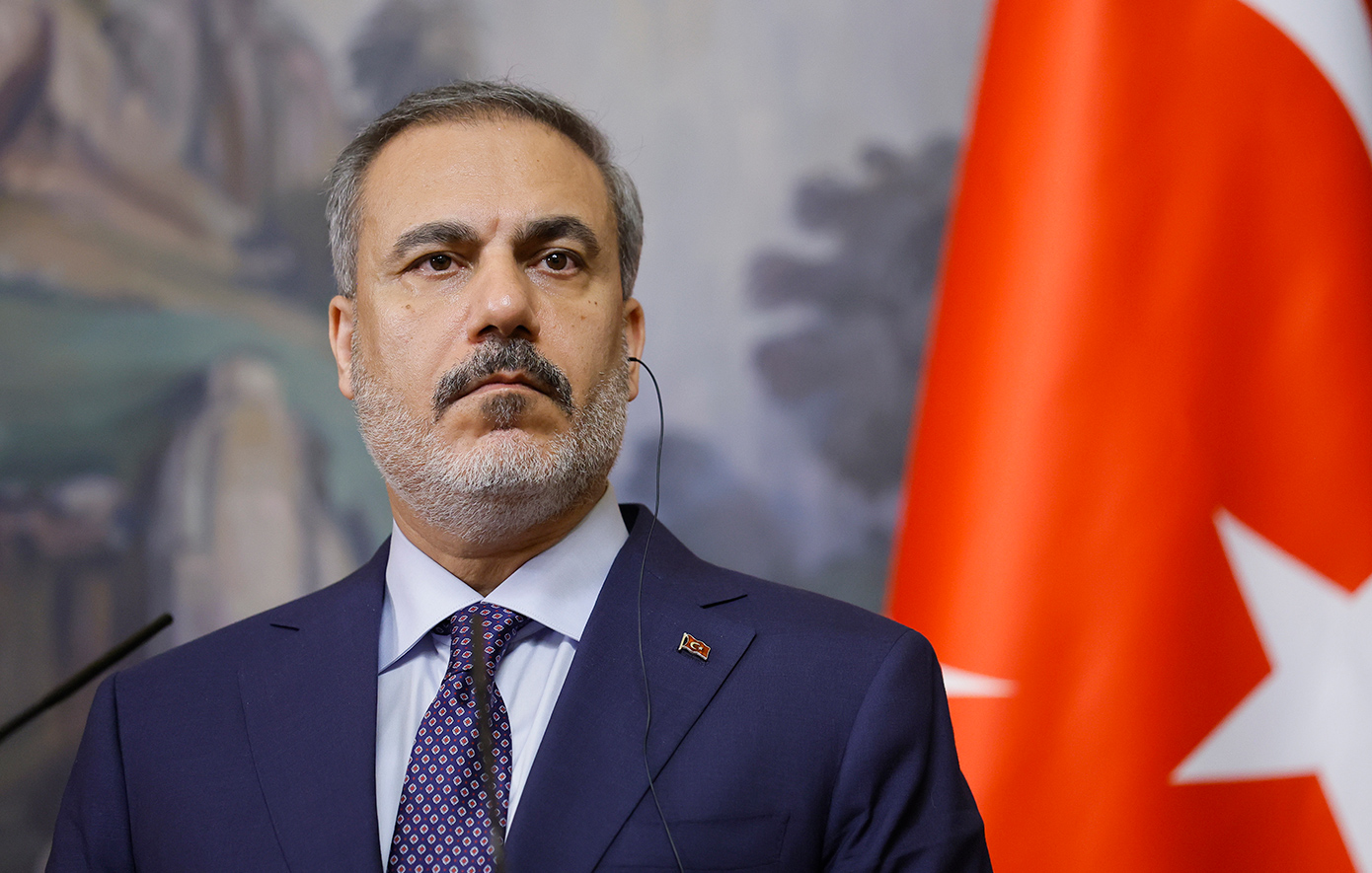 Χακάν Φιντάν: Επίθεση στο Ισραήλ από τη Συρία την ημέρα της τριμερούς με Ελλάδα και Κύπρο