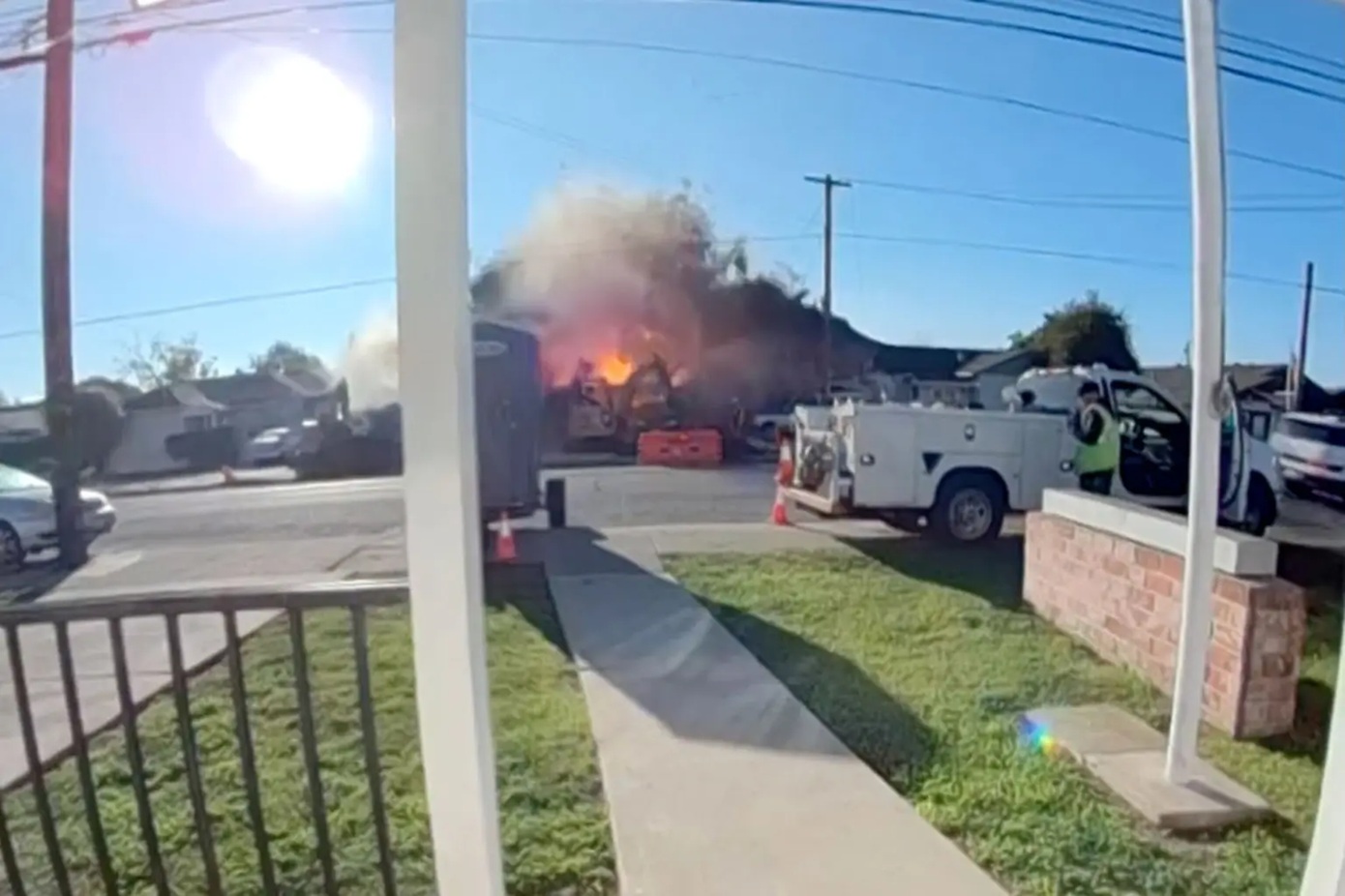 Ισοπεδώθηκε σπίτι στην Καλιφόρνια απόσοκαριστική έκρηξη &#8211; Έξι τραυματίες και εκτεταμένες ζημιές