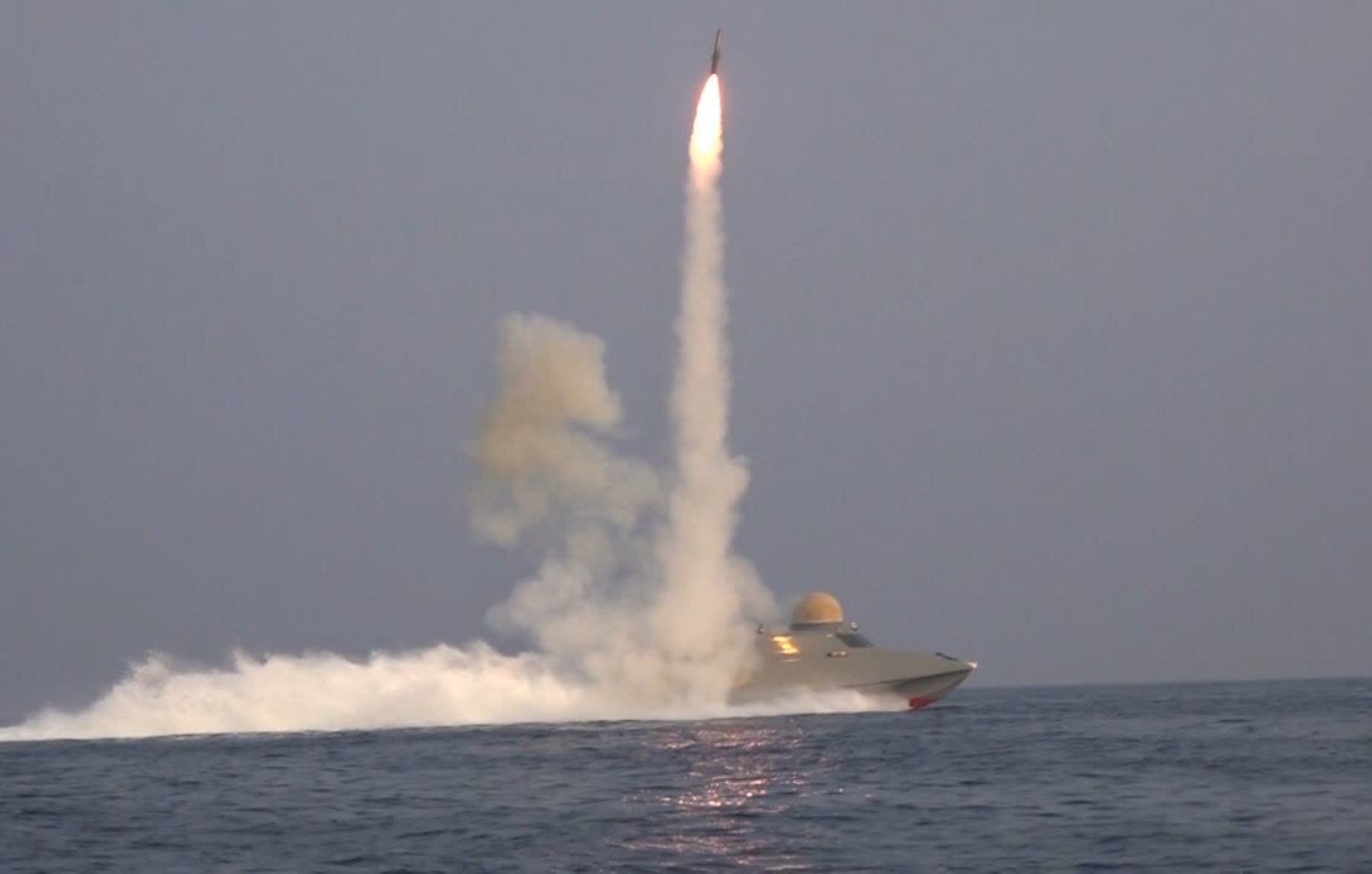 Το Πολεμικό Ναυτικό του Ιράν διεξήγαγε στρατιωτικά γυμνάσια στον Κόλπο &#8211; Εκτόξευσε βαλλιστικούς πυραύλους σε προσομοιωμένους στόχους
