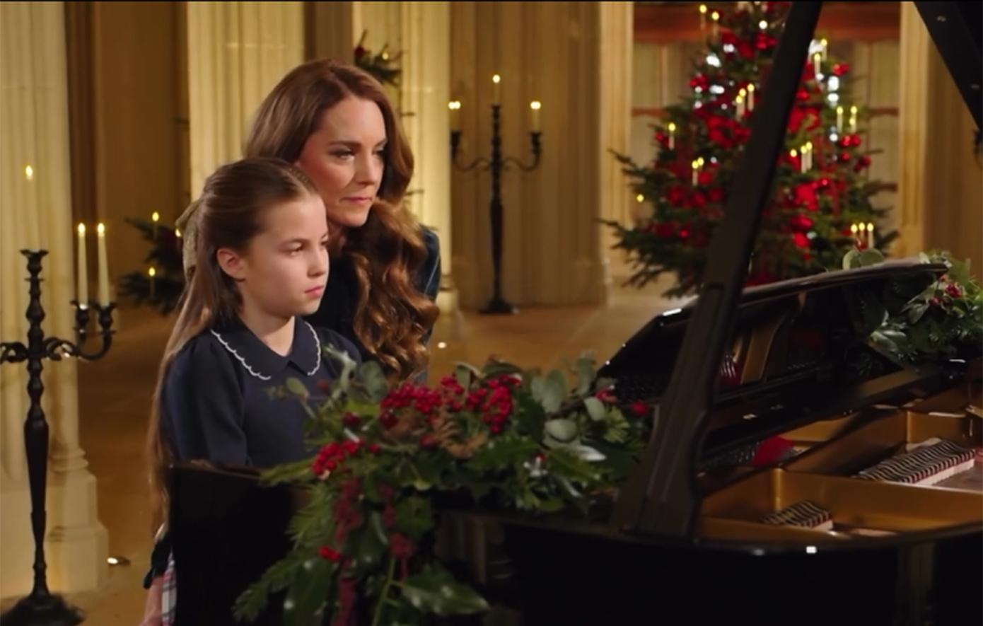 Κέιτ Μίντλετον και πριγκίπισσα Σάρλοτ στο πιάνο: Η στιγμή που καθήλωσε σε χριστουγεννιάτικη συναυλία