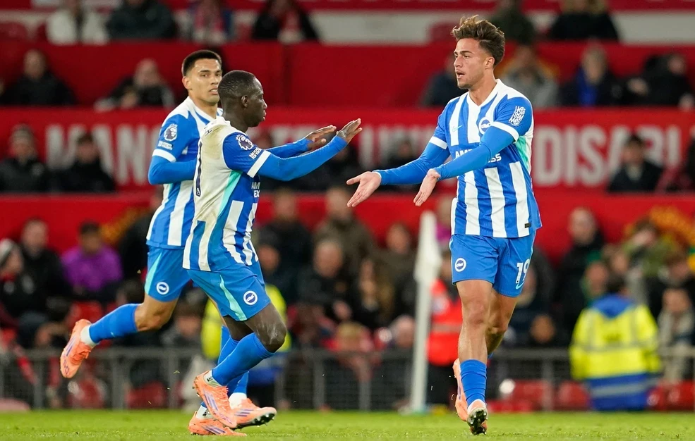 Ο προπονητής της Μπράιτον μίλησε για το μέλλον του Κωστούλα