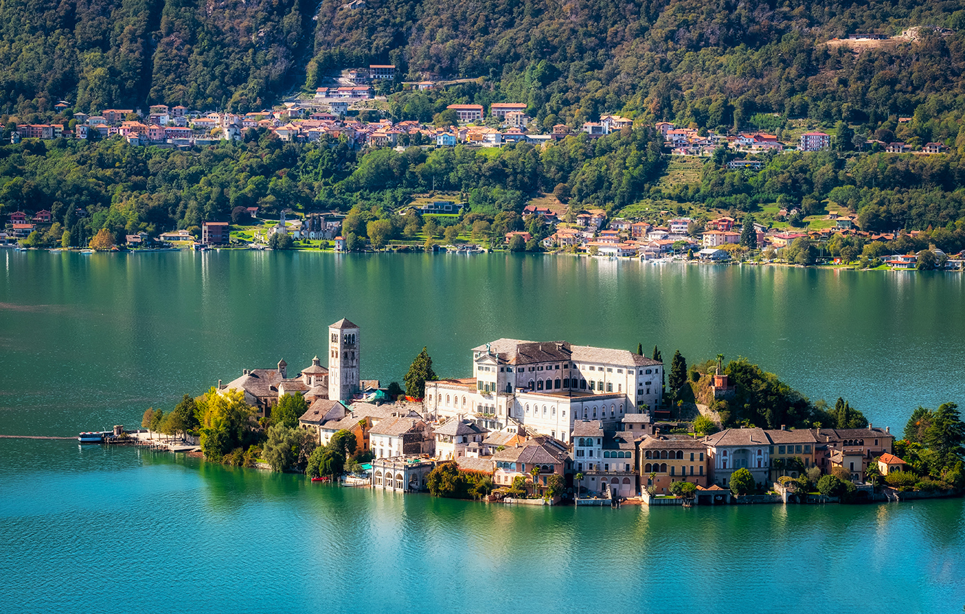 Η παραμυθένια λίμνη της Ιταλίας που κανείς δεν έχει καταλάβει γιατί είναι υποτιμημένη