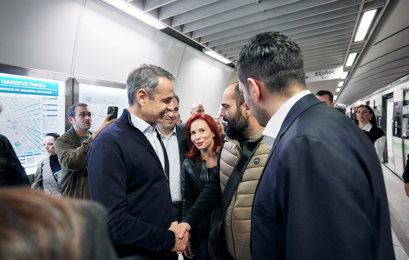 Σταθμό Μετρό Συντάγματος - Χρήσης της Κάρτας Αναπηρίας για δωρεάν μετακινήσεις Σταθμό Μετρό Συντάγματος - Χρήσης της Κάρτας Αναπηρίας για δωρεάν μετακινήσεις