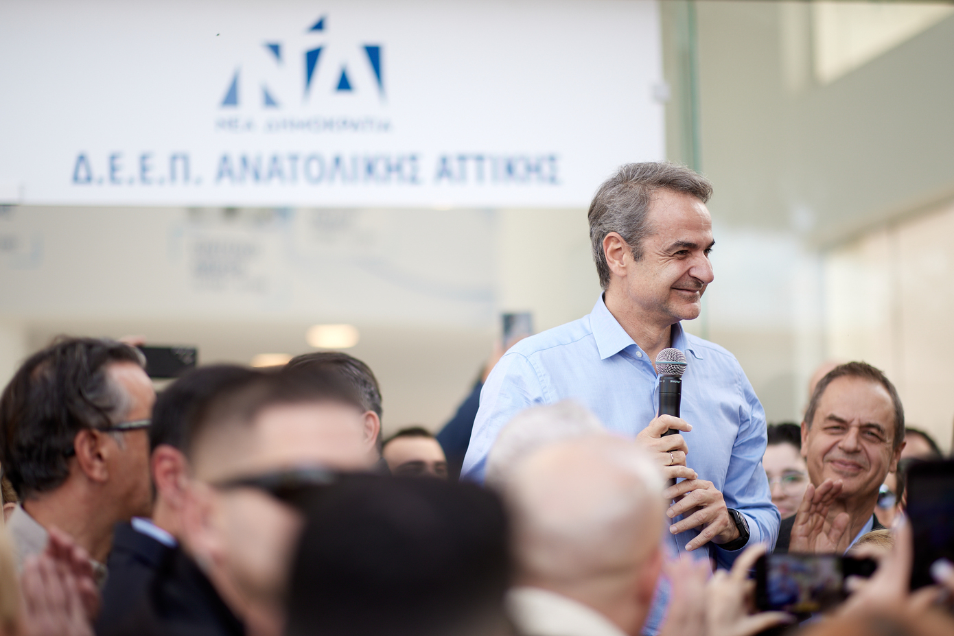 Επανασυσπείρωση της κομματικής βάσης και πρόσκληση διαλόγου στους αγρότες από τον Κυριάκο Μητσοτάκη