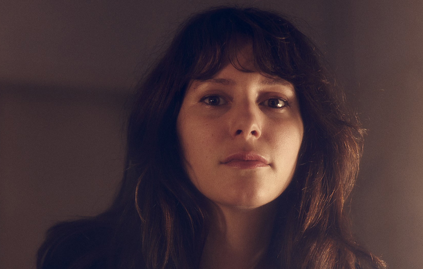 Δανάη Λιοδάκη πώς θα επιβιώσει ο έρωτας σε μια κοινωνία που όλα φαίνεται ότι είναι εναντίον του;