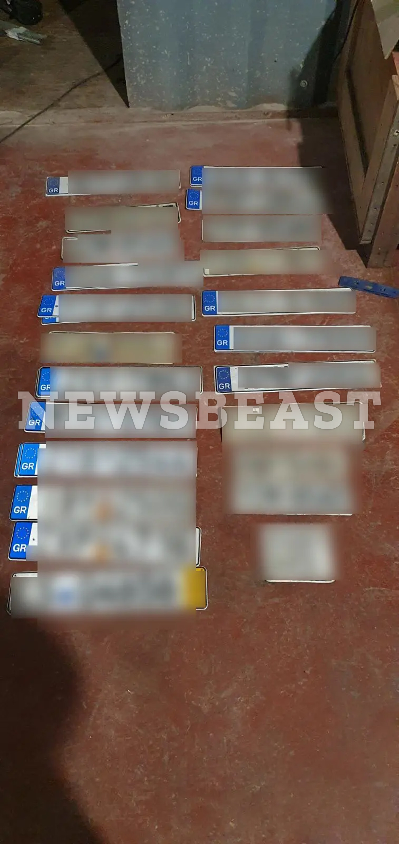 Η αστυνομική επιχείρηση για τη σύλληψη του έγινε χθες (Δευτέρα 8/12) έγινε στα Καλύβια Θορικού μετά από πληροφορίες για κατοχή οπλισμού και καλλιέργεια δενδρυλλίων κάνναβης. Η αστυνομική επιχείρηση για τη σύλληψη του έγινε χθες (Δευτέρα 8/12) έγινε στα Καλύβια Θορικού μετά από πληροφορίες για κατοχή οπλισμού και καλλιέργεια δενδρυλλίων κάνναβης.