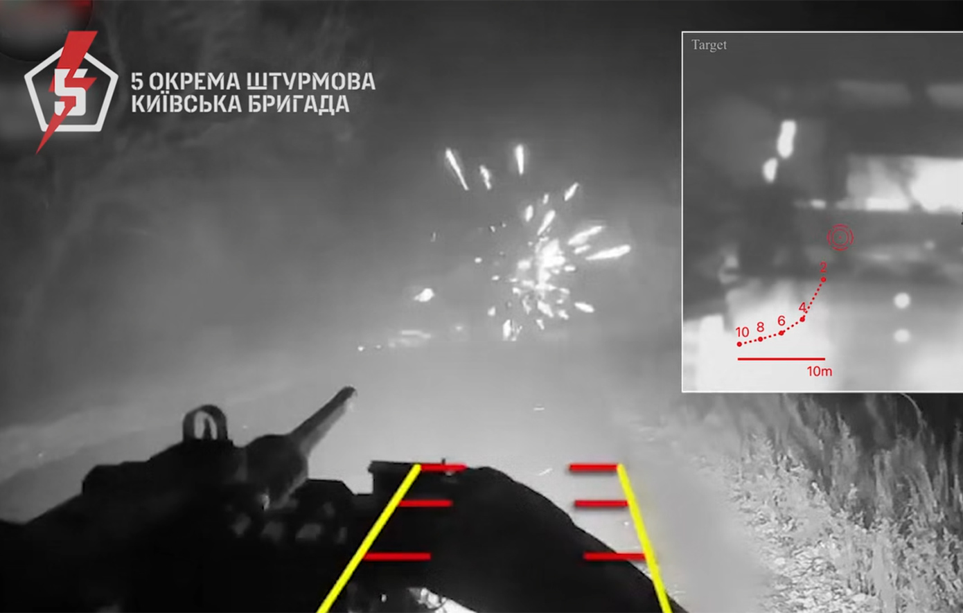 Ουκρανικό ρομπότ με «πενηντάρι» πολυβόλο M2 Browning ανοίγει πυρ εναντίον ρωσικού θωρακισμένου μεταγωγικού &#8211; Δείτε βίντεο