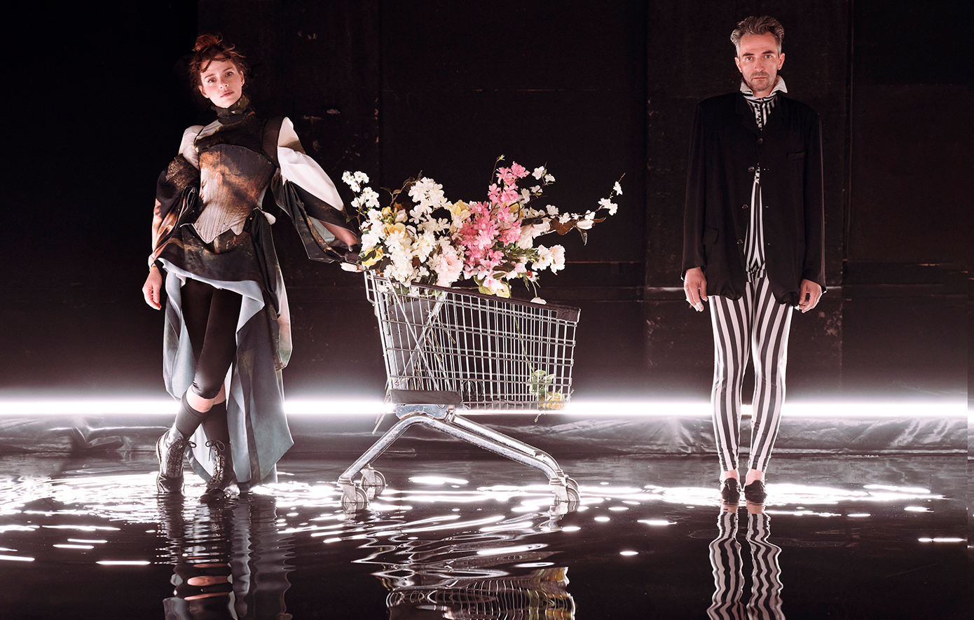 «Το Όνειρο ενός Γελοίου»: Η sold out μυσταγωγία της Έφης Μπίρμπα και του Άρη Σερβετάλη συνεχίζει να καθηλώνει το κοινό