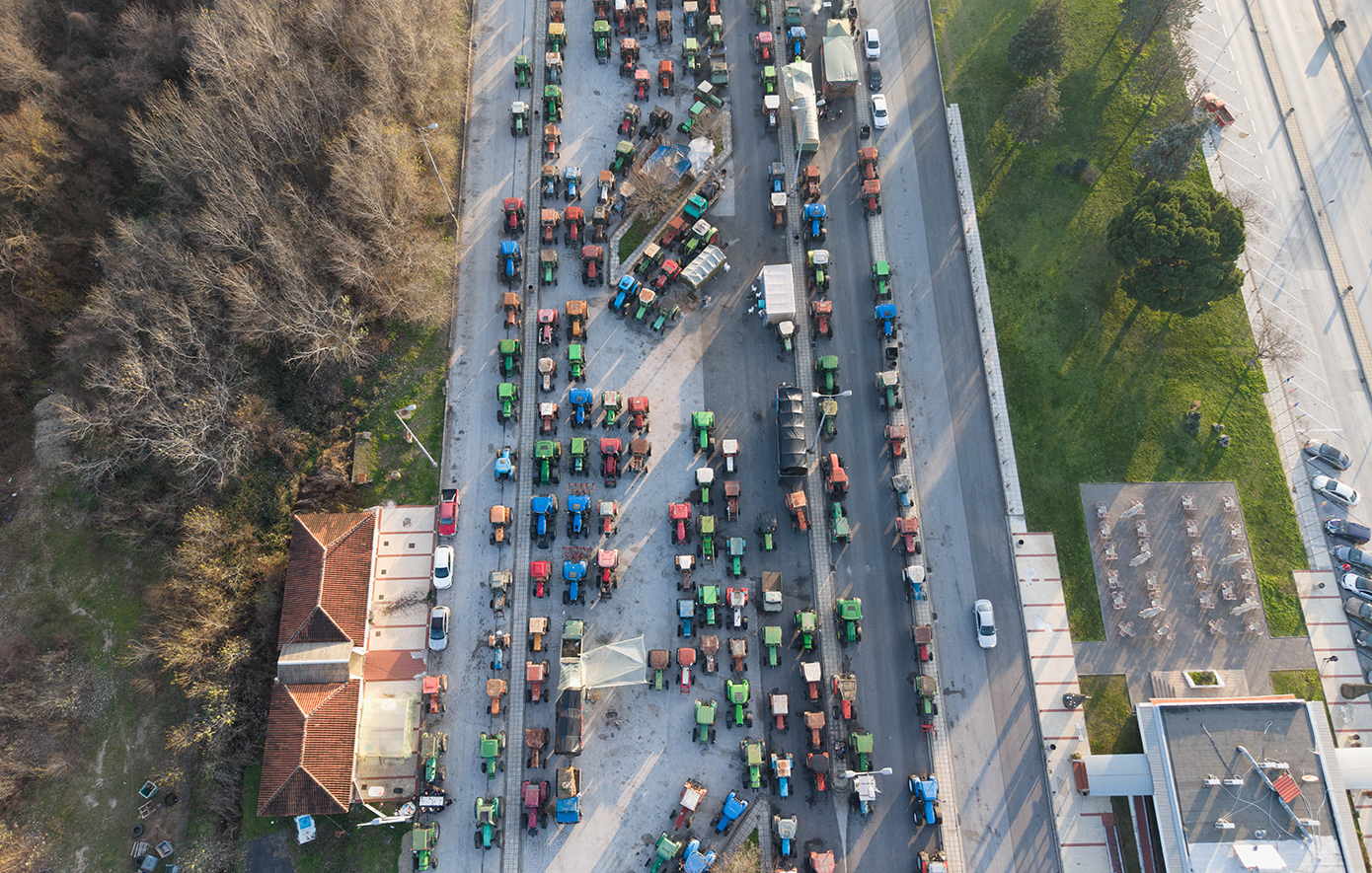 Άνοιξε ο Προμαχώνας μετά τον τετράωρο αποκλεισμό των αγροτών – Τεράστιες ουρές με νταλίκες, 