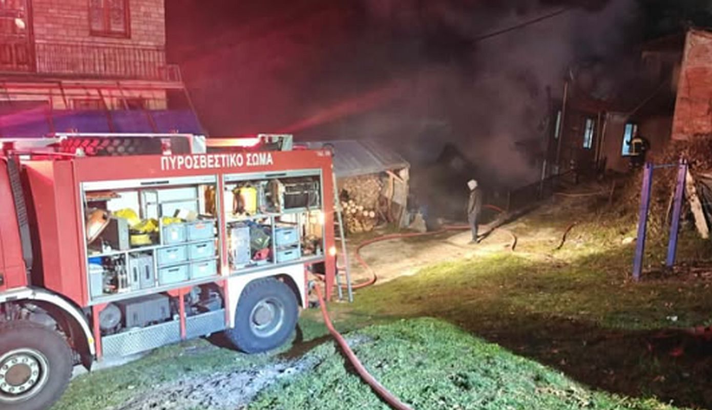 Πυρκαγιά στο Ανήλιο Μετσόβου &#8211; Κάηκαν δύο σπίτια, σοβαρές ζημιές σε τρίτο