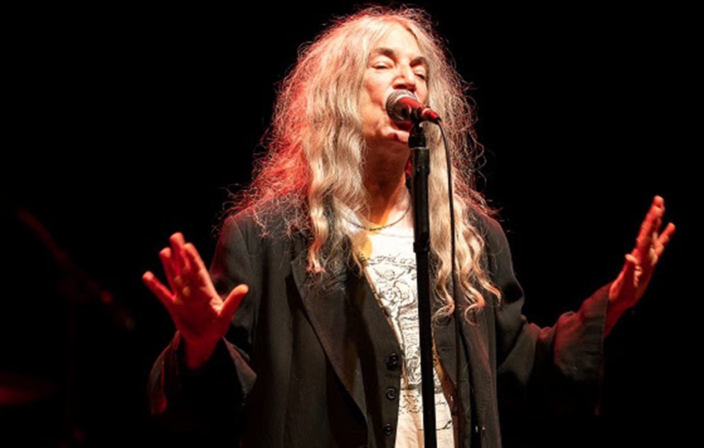 Η θρυλική Patti Smith έρχεται στην Αθήνα 51 χρόνια μετά το Horses