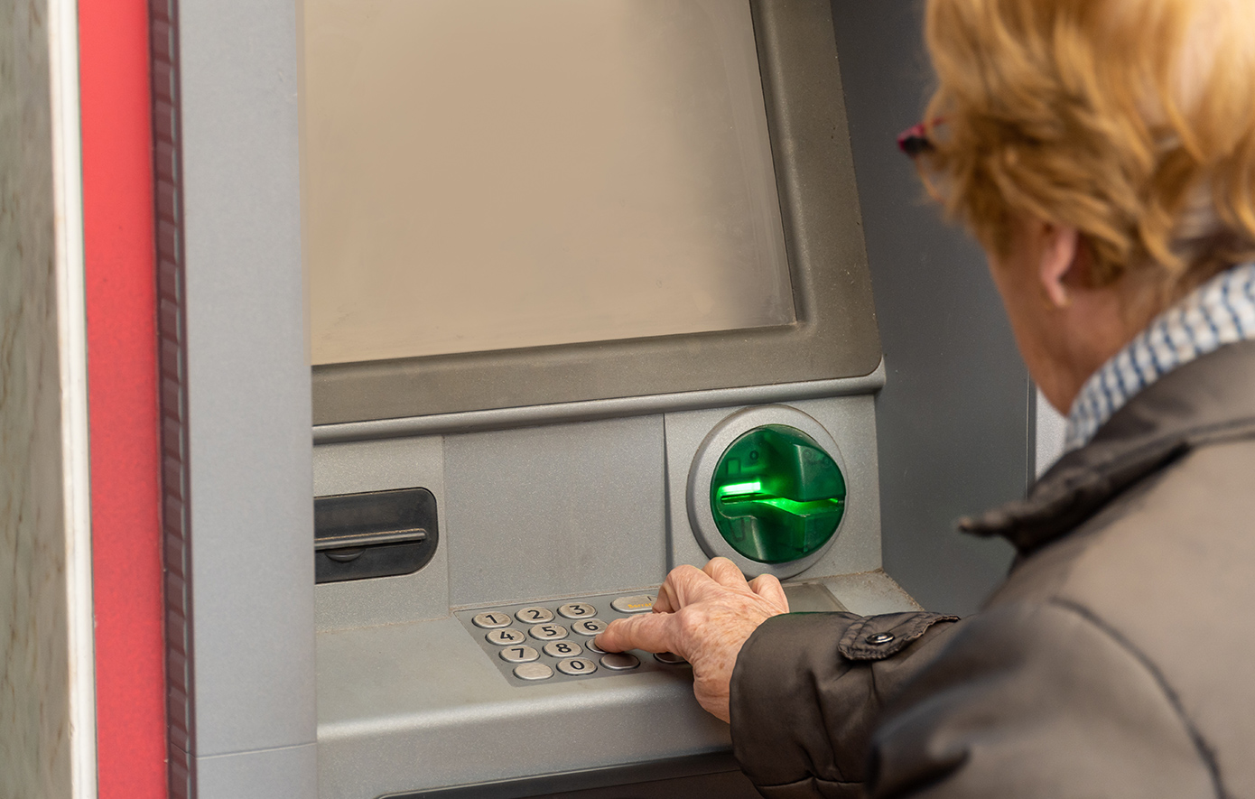 Μέχρι το απόγευμα της Παρασκευής η πληρωμή όλων των συντάξεων &#8211; τι χρήματα θα λάβουν και ποιες θα είναι οι αυξήσεις