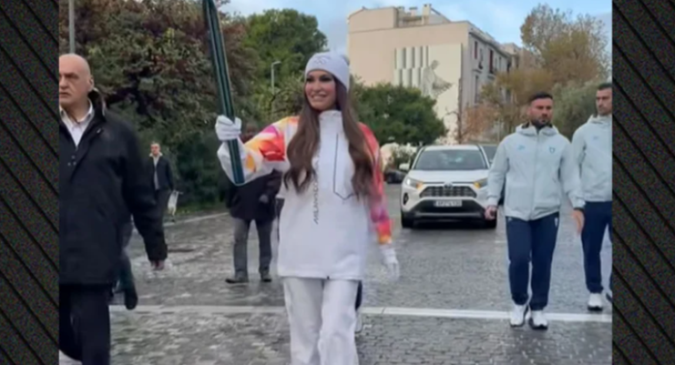 Η Κίμπερλι Γκιλφόιλ έτρεξε από την Ακρόπολη έως το Καλλιμάρμαρο στη λαμπαδηδρομία για τους Χειμερινούς Ολυμπιακούς Αγώνες