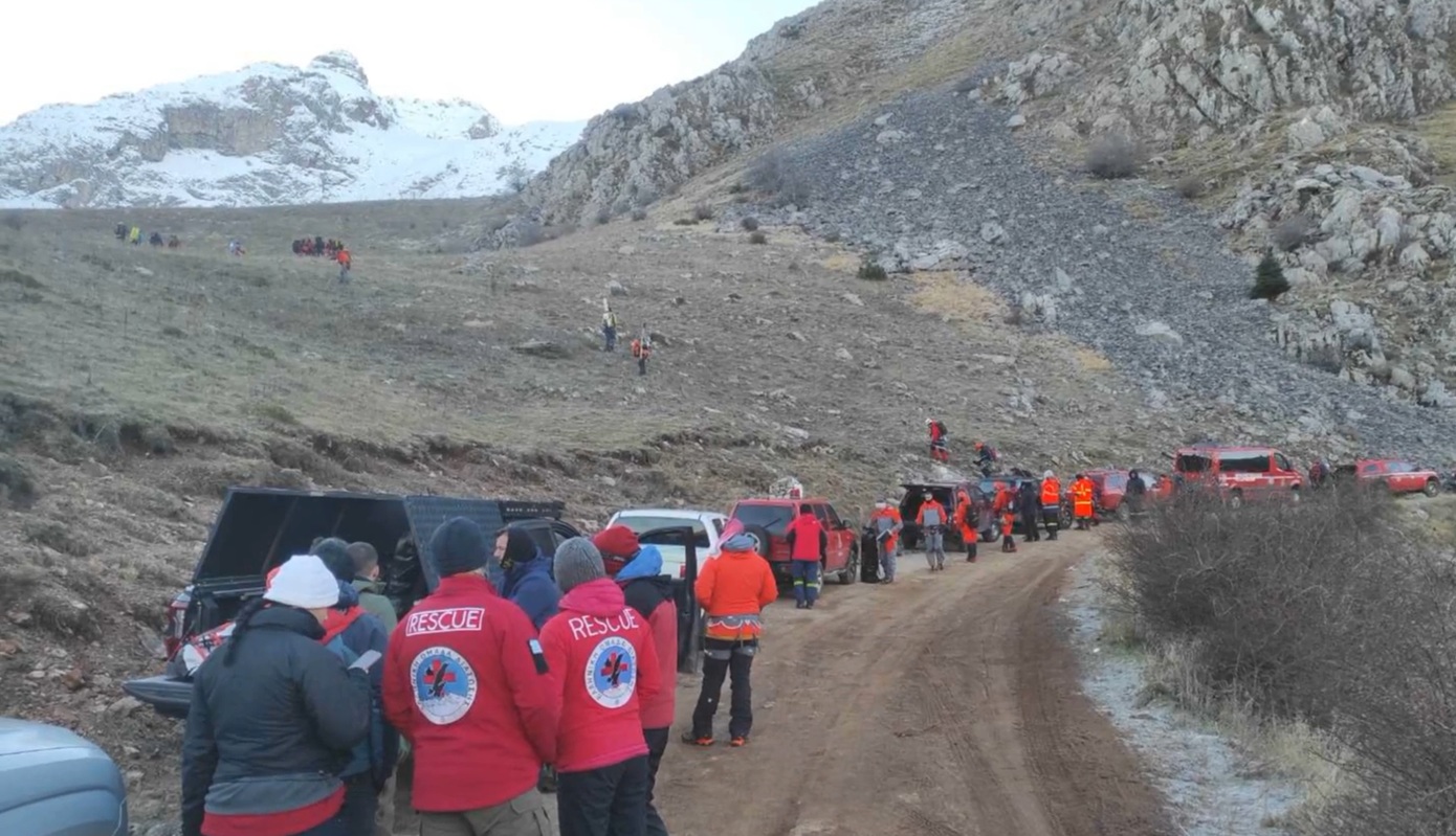 Σε εξέλιξη η ανάσυρση των θυμάτων από τη χιονοστιβάδα στα Βαρδούσια Όρη &#8211; Τιτάνια επιχείρηση στα 2.000 μέτρα