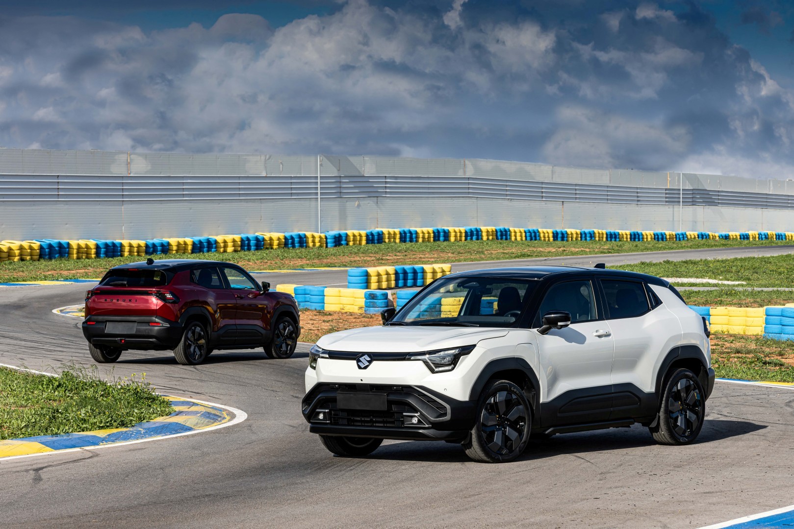 Οδηγούμε το νέο Suzuki e Vitara επί ελληνικού εδάφους Οδηγούμε το νέο Suzuki e Vitara επί ελληνικού εδάφους