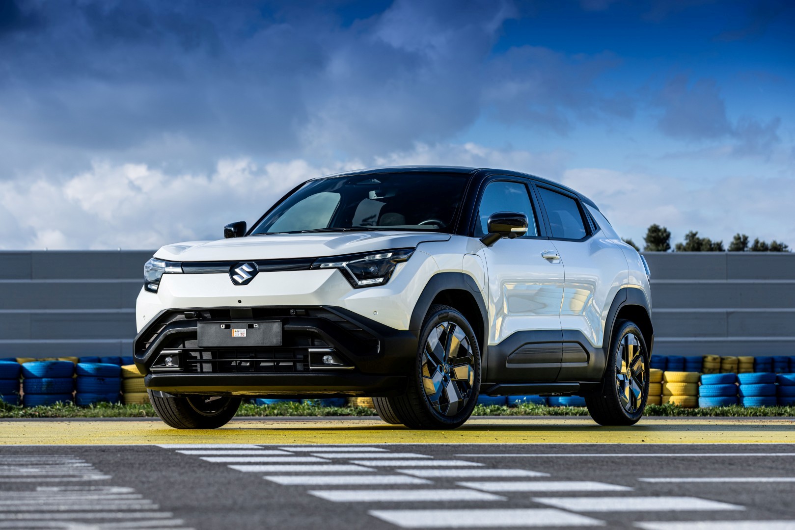 Οδηγούμε το νέο Suzuki e Vitara επί ελληνικού εδάφους Οδηγούμε το νέο Suzuki e Vitara επί ελληνικού εδάφους