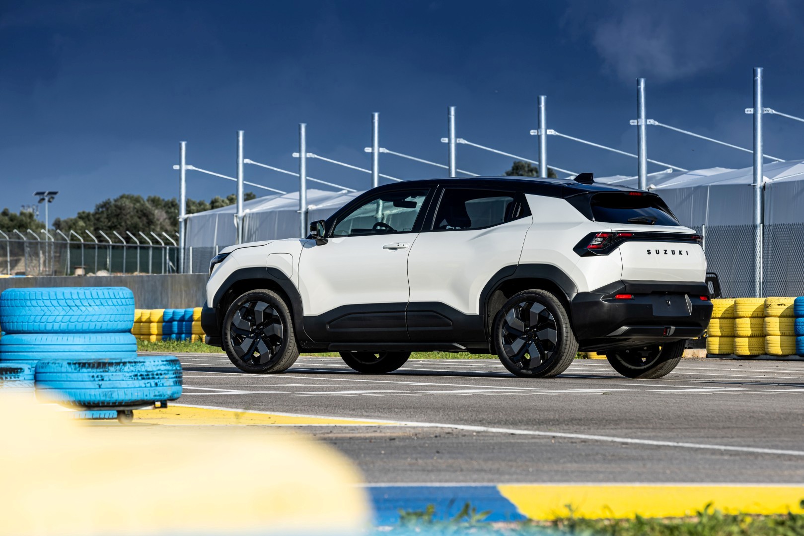 Οδηγούμε το νέο Suzuki e Vitara επί ελληνικού εδάφους Οδηγούμε το νέο Suzuki e Vitara επί ελληνικού εδάφους