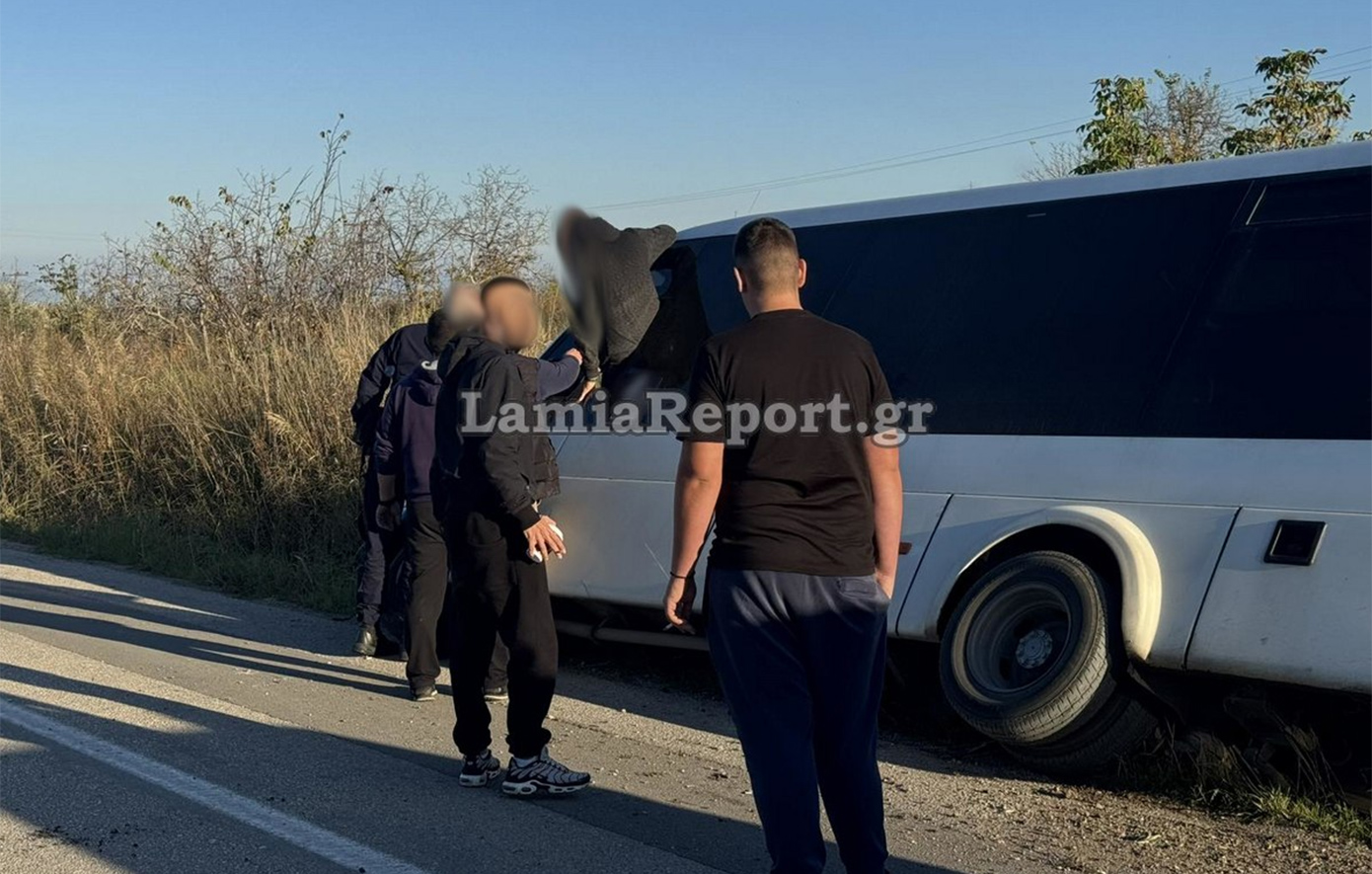 Λαμία: Σχολικό λεωφορείο έπεσε σε χαντάκι - Ευτυχώς δεν υπήρξε τραυματισμός Λαμία: Σχολικό λεωφορείο έπεσε σε χαντάκι - Ευτυχώς δεν υπήρξε τραυματισμός