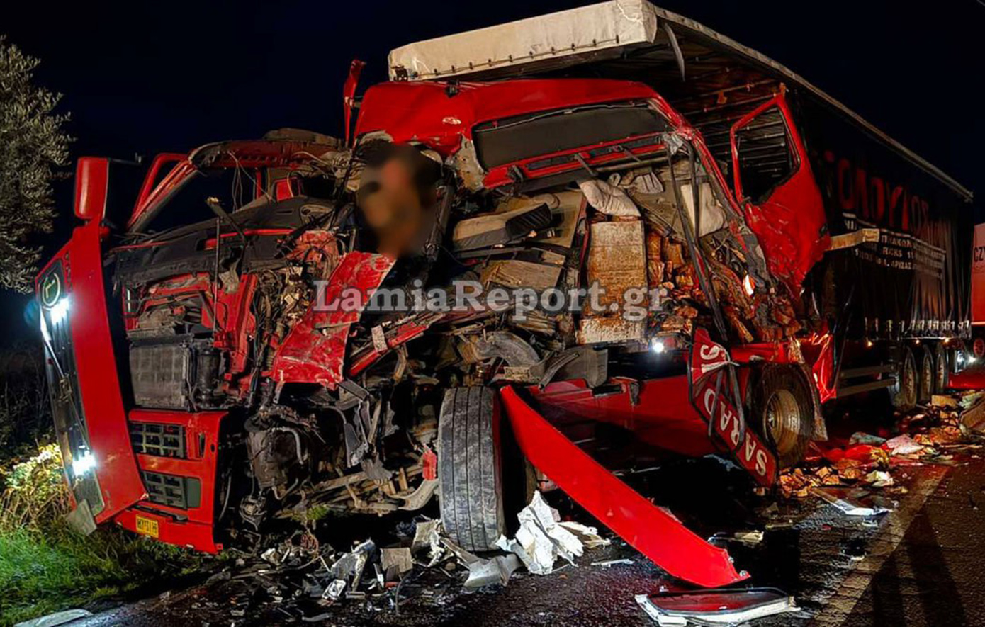 Σοβαρό τροχαίο στην παλαιά εθνική οδό Λαμίας &#8211; Αθηνών: Συγκρούστηκαν δύο νταλίκες και ΙΧ &#8211; Εγκλωβίστηκε οδηγός