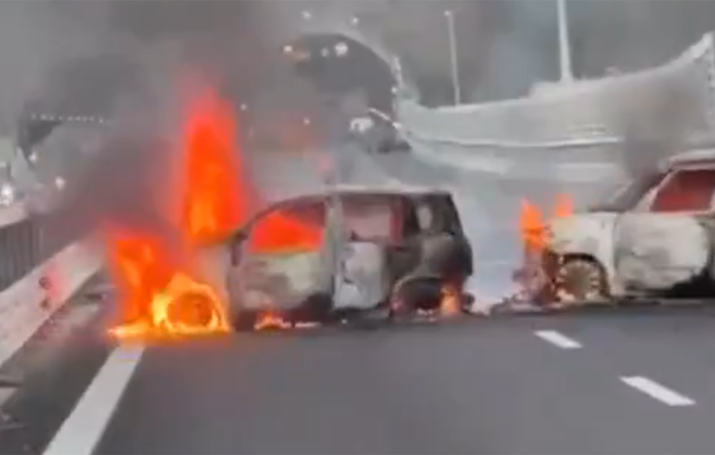 Ιταλία: Κινηματογραφική ληστεία – Έκλεισαν δρόμο με φλεγόμενα αυτοκίνητα και πήραν 2 εκ. Ευρώ