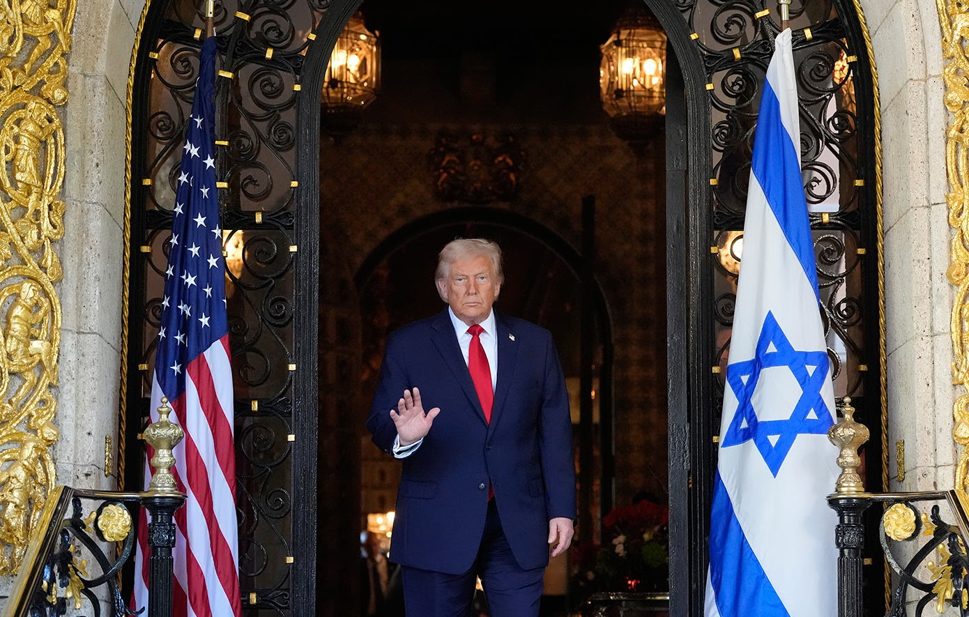 Νέα επίθεση στο Ιράν εξετάζει ο Τραμπ, για να εξαλείψει το πυρηνικό πρόγραμμα που κατέστρεψαν οι ΗΠΑ με τις βόμβες MOP