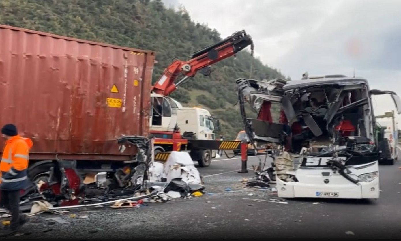 Τουρκία: Λεωφορείο έπεσε με μεγάλη ταχύτητα σε σταματημένο φορτηγό &#8211; Επτά νεκροί