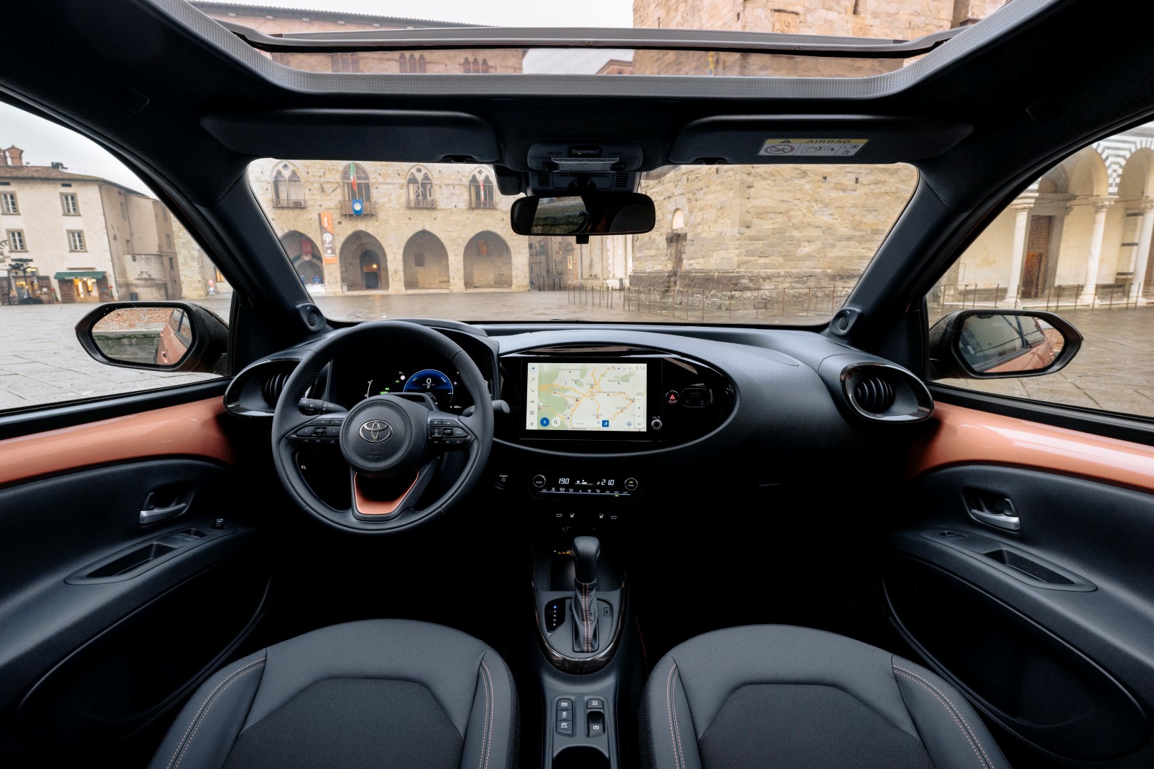 Αποστολή στη Φλωρεντία: Οδηγούμε το νέο Toyota Aygo X Hybrid