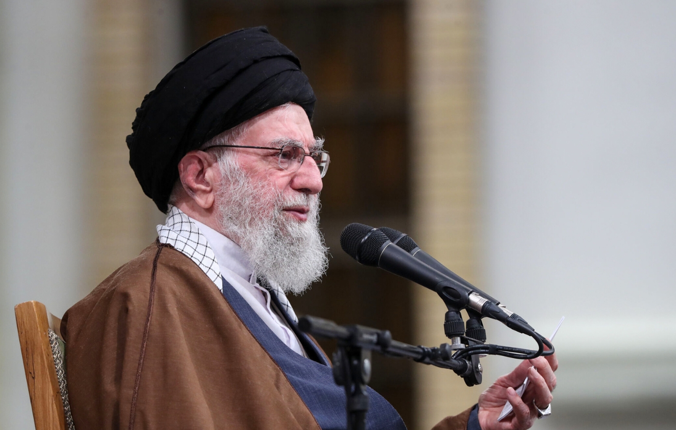 «Μια μουσουλμάνα που φοράει το χιτζάμπ μπορεί να προοδεύσει περισσότερο από τις άλλες», λέει ο ανώτατος ηγέτης του Ιράν